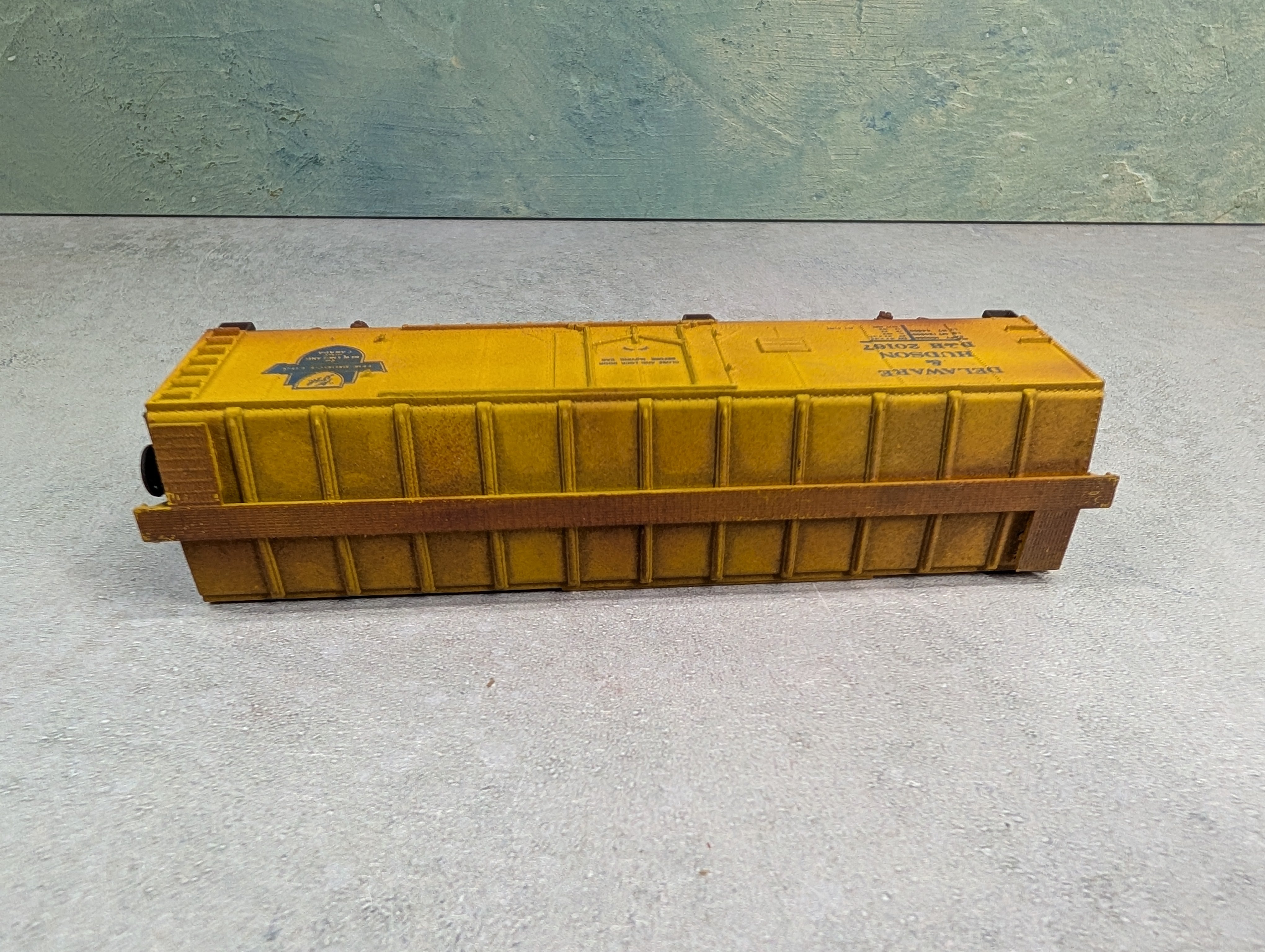 USED TRAIN MINIATURE HO Scale 40' Box Car Delaware and Hudson D&H #20167 Weathered