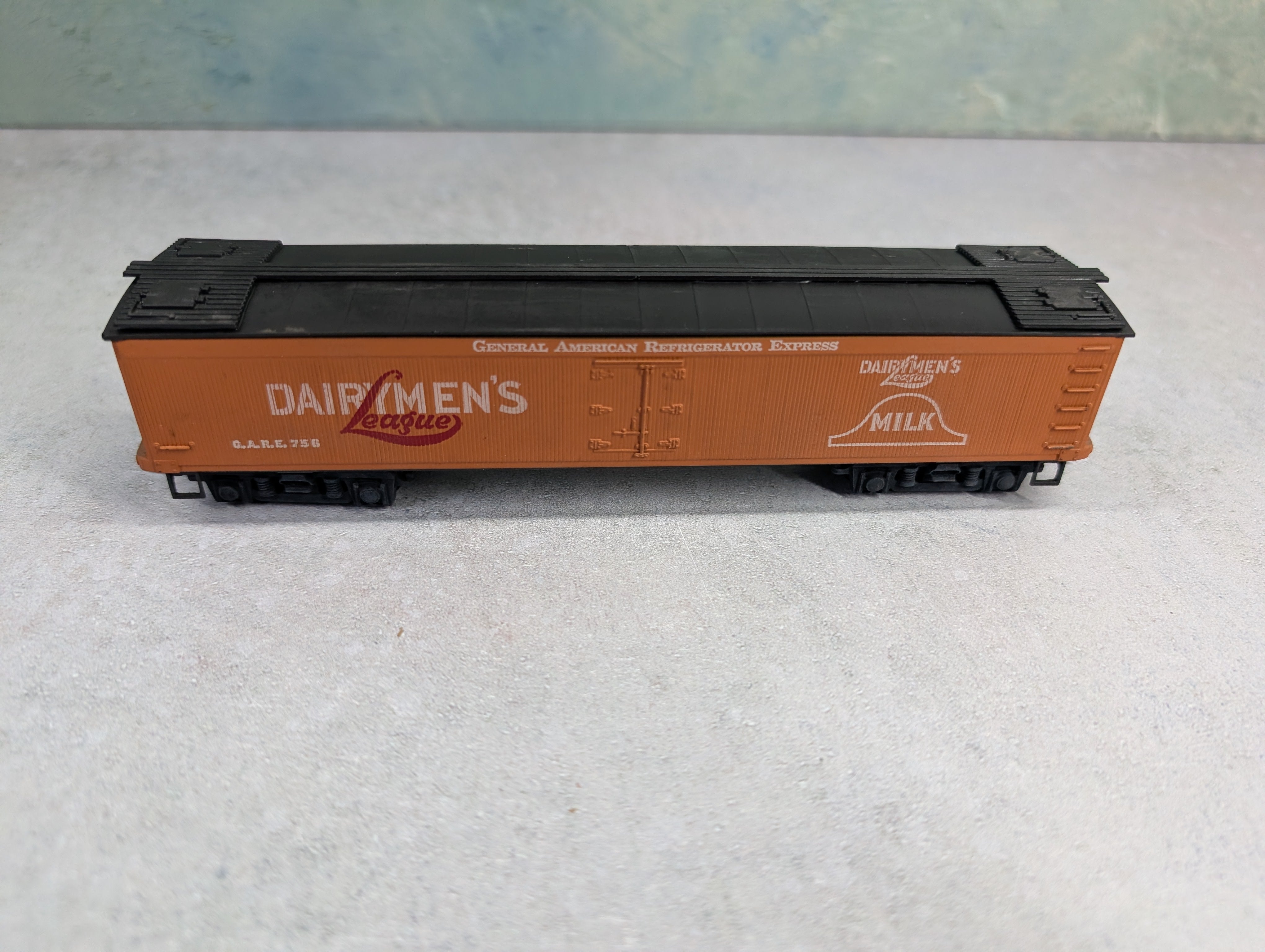 USED Roundhouse HO Scale 50' Express Reefer Dairymen's League Milk GARE #756