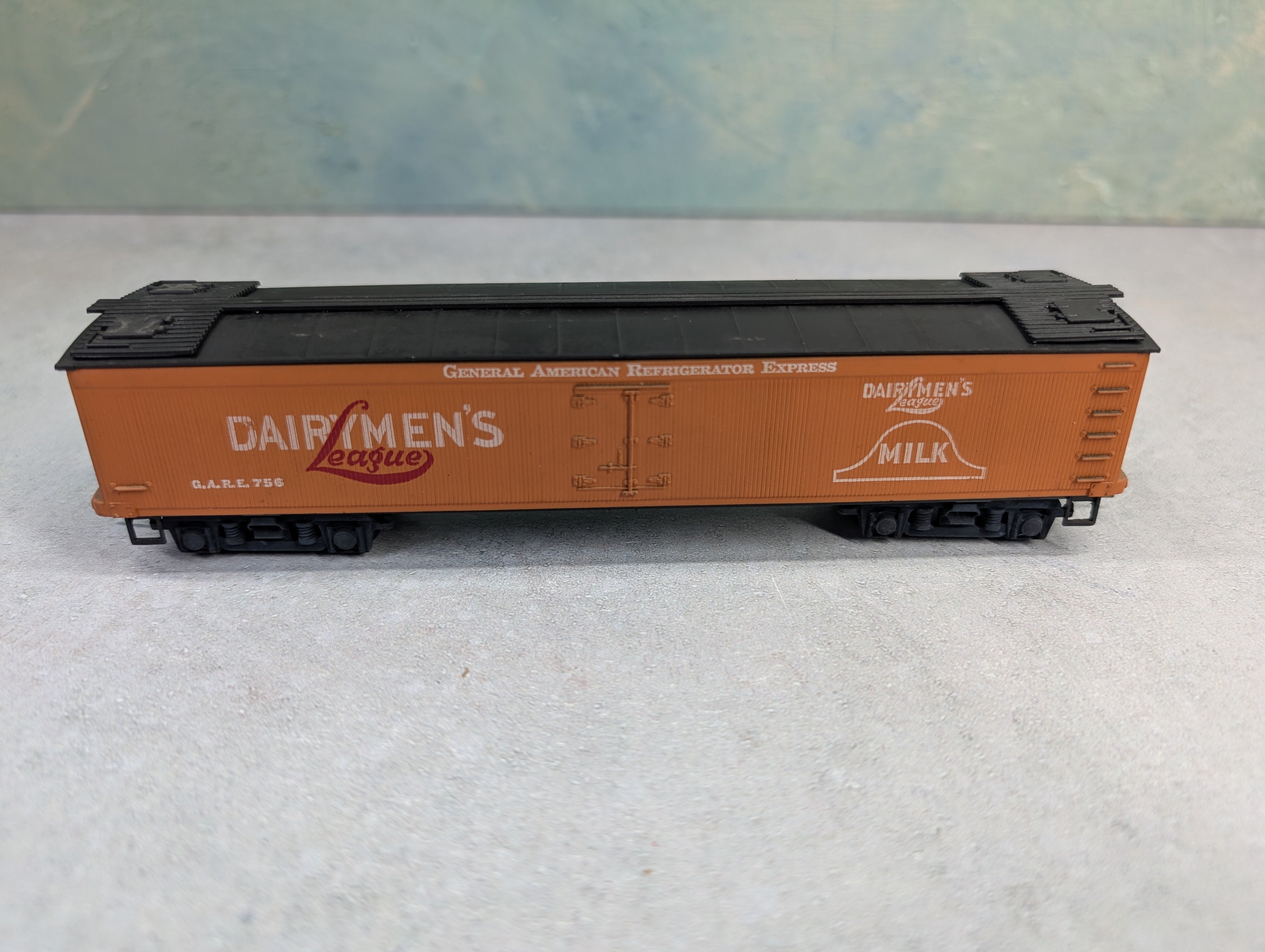 USED Roundhouse HO Scale 50' Express Reefer Dairymen's League Milk GARE #756