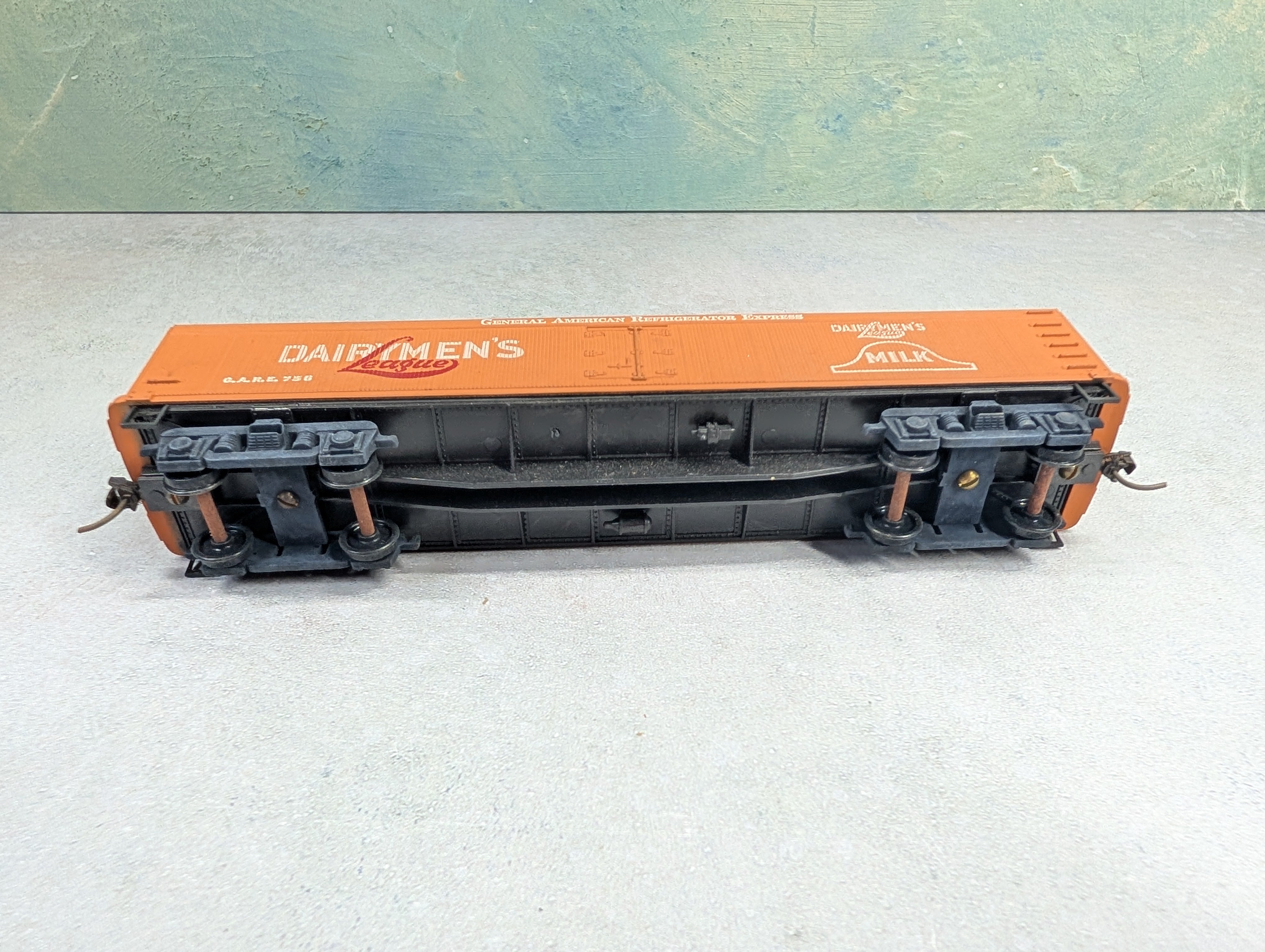 USED Roundhouse HO Scale 50' Express Reefer Dairymen's League Milk GARE #756