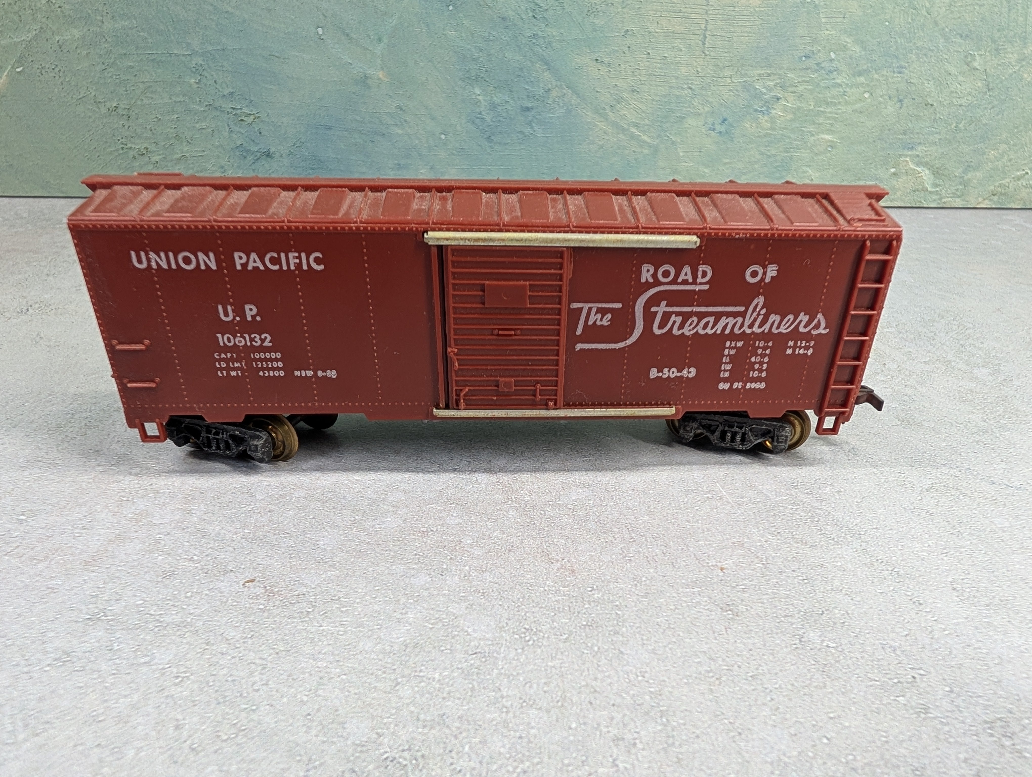 USED PENN LINE HO Scale 40' Box Car Union Pacific UP #106132