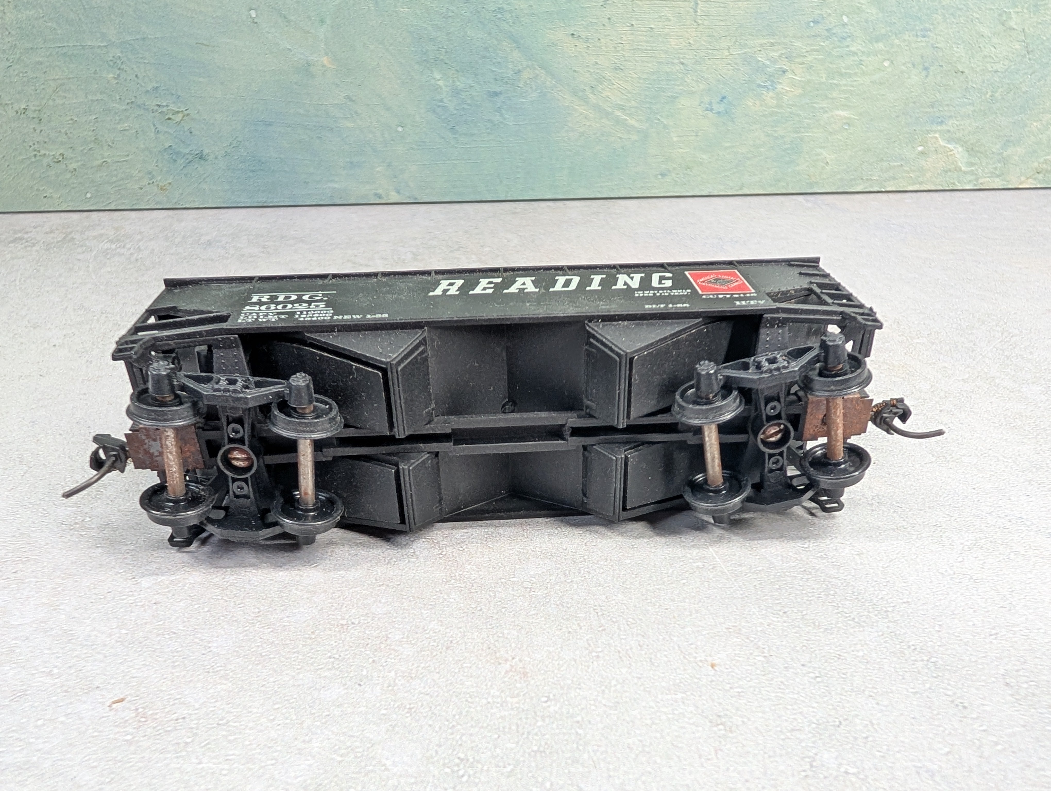 USED Athearn HO Scale 2 Bay Open Hopper Reading RDG #86025