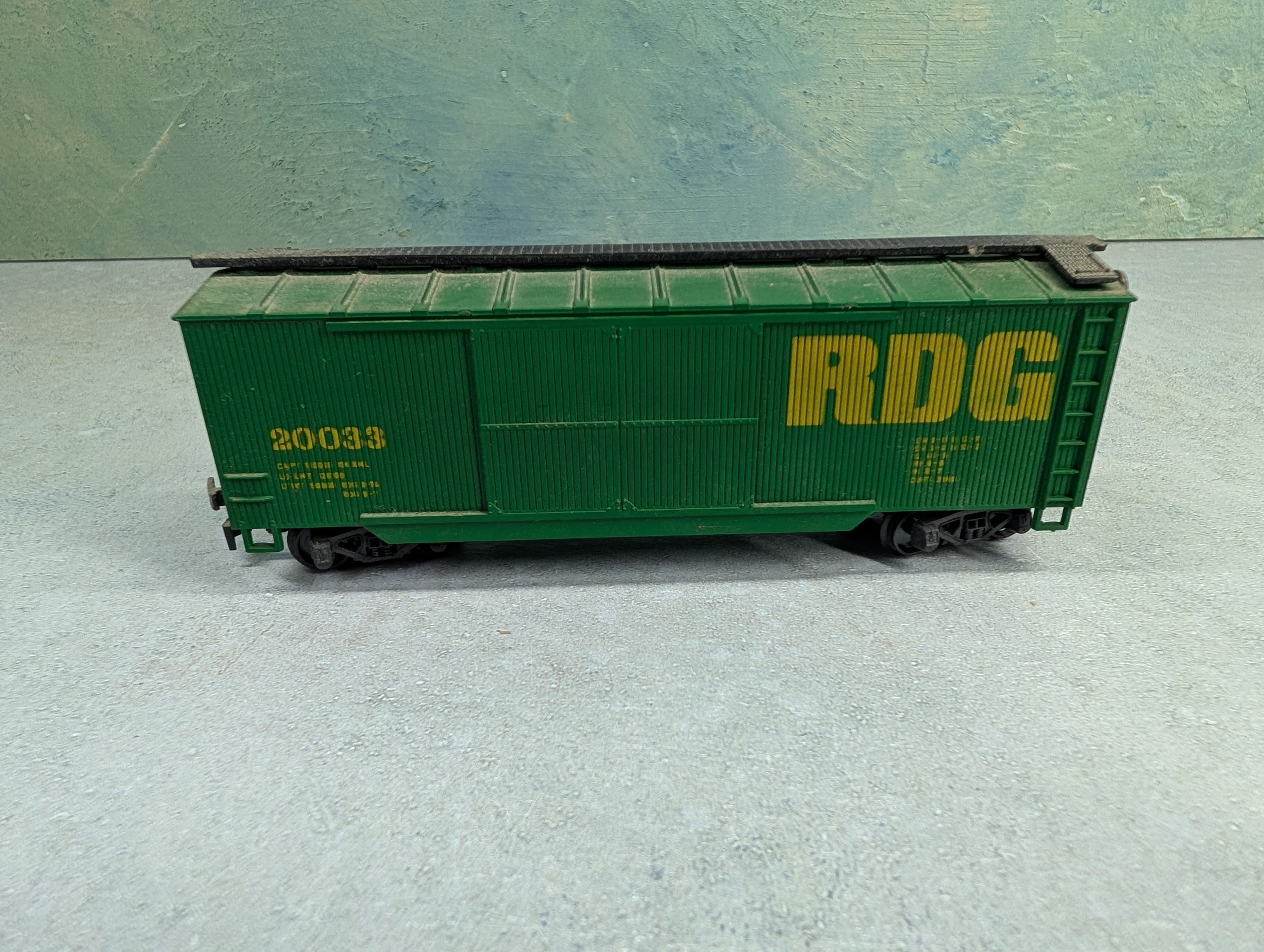 USED HO Scale Wooden Box Car Reading RDG #20033