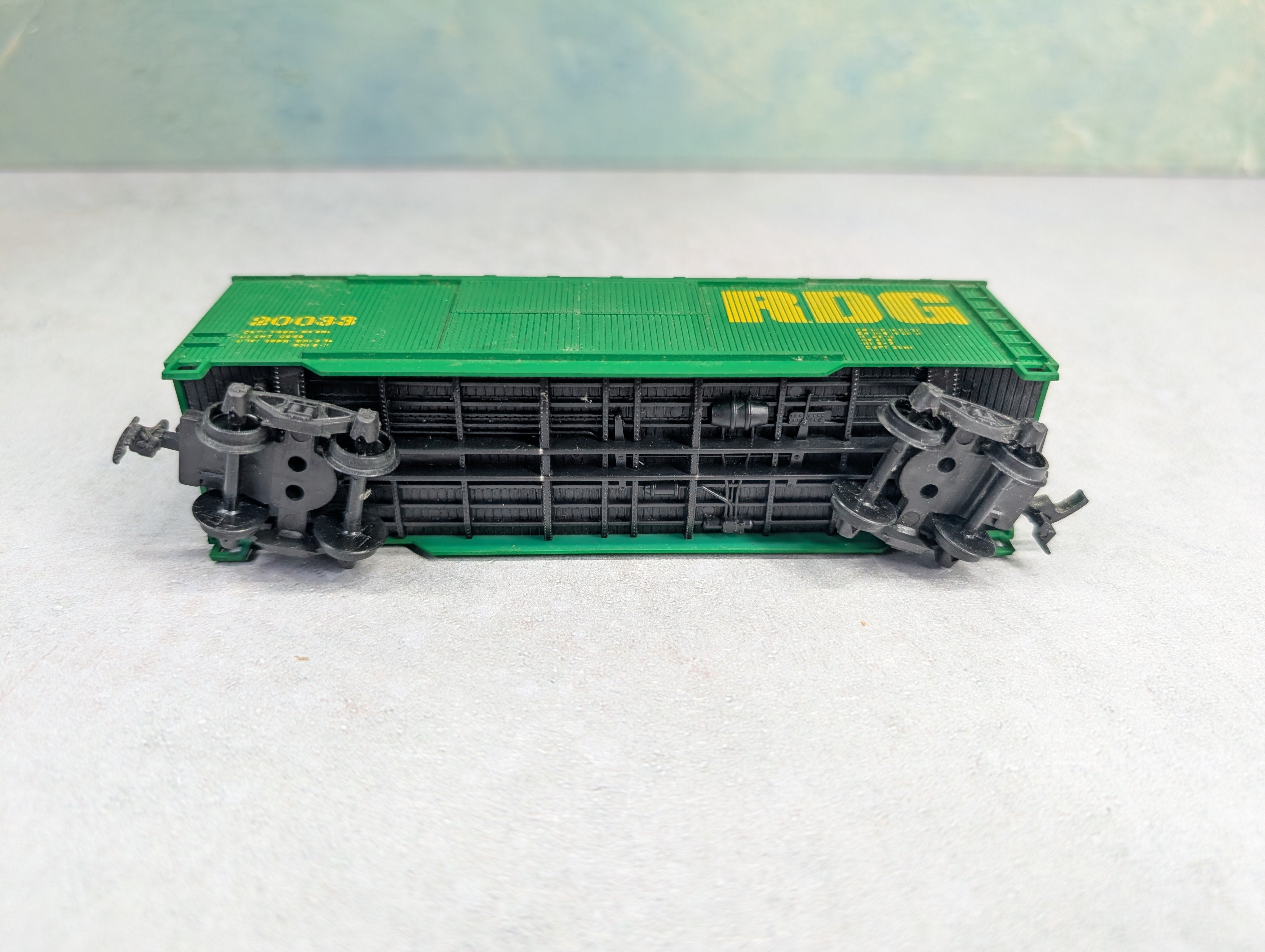 USED HO Scale Wooden Box Car Reading RDG #20033