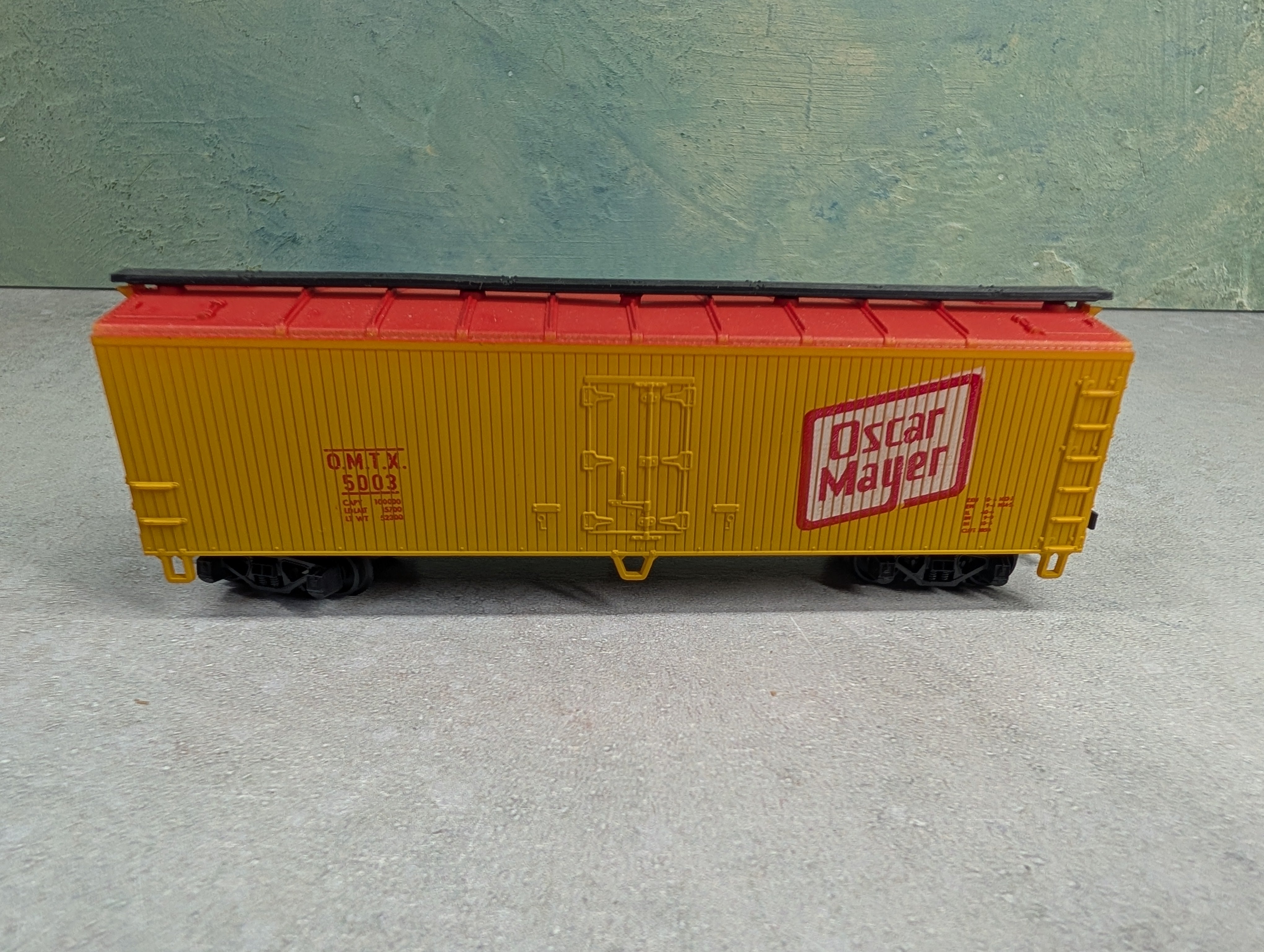 USED Roco HO Scale Wooden Billboard Box Car Oscar Mayer OMTX #5003