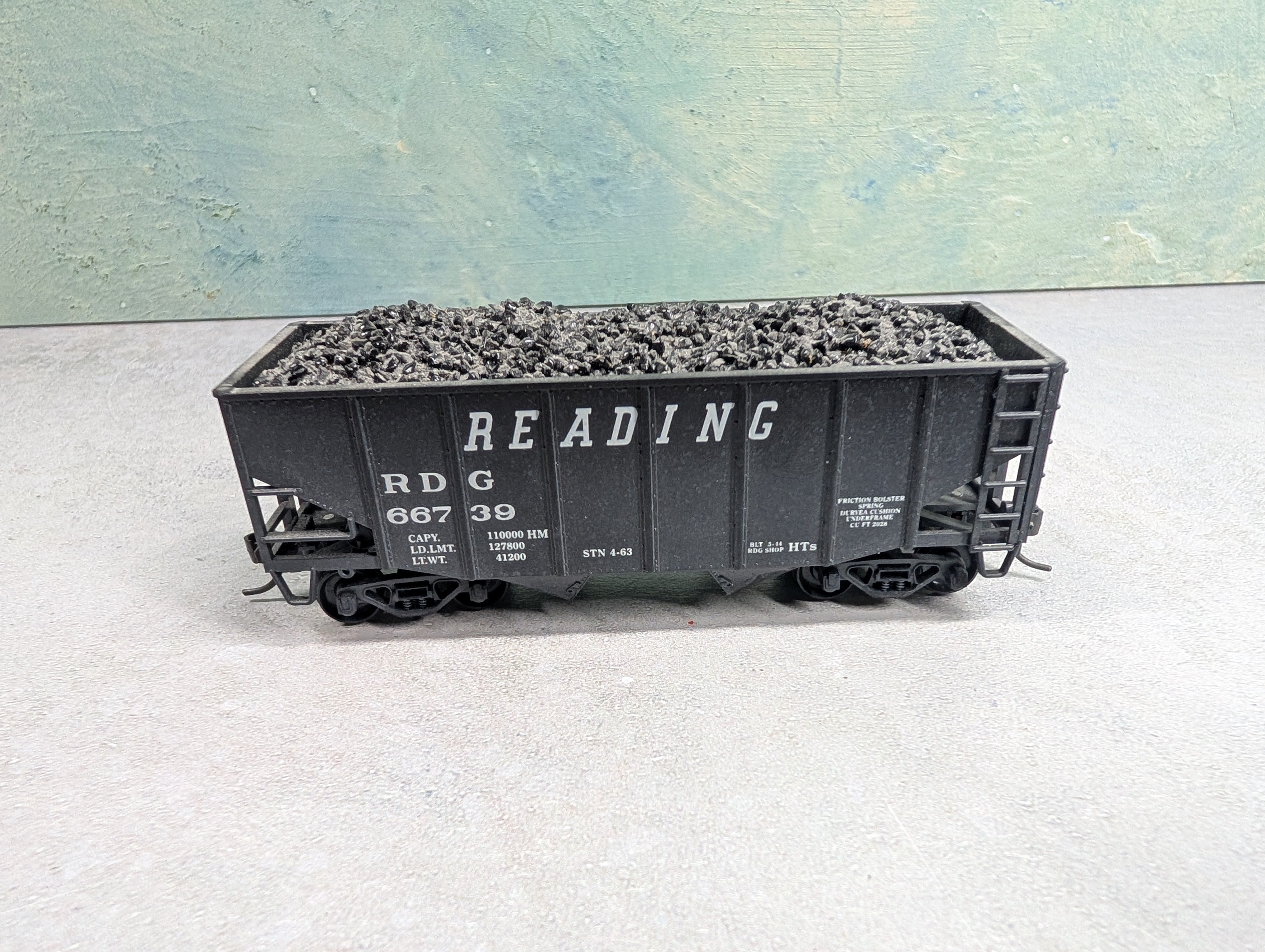 USED Stewart Hobbies HO Scale 2 Bay Open Hopper Reading RDG #66739 w/ Coal Load Weathered