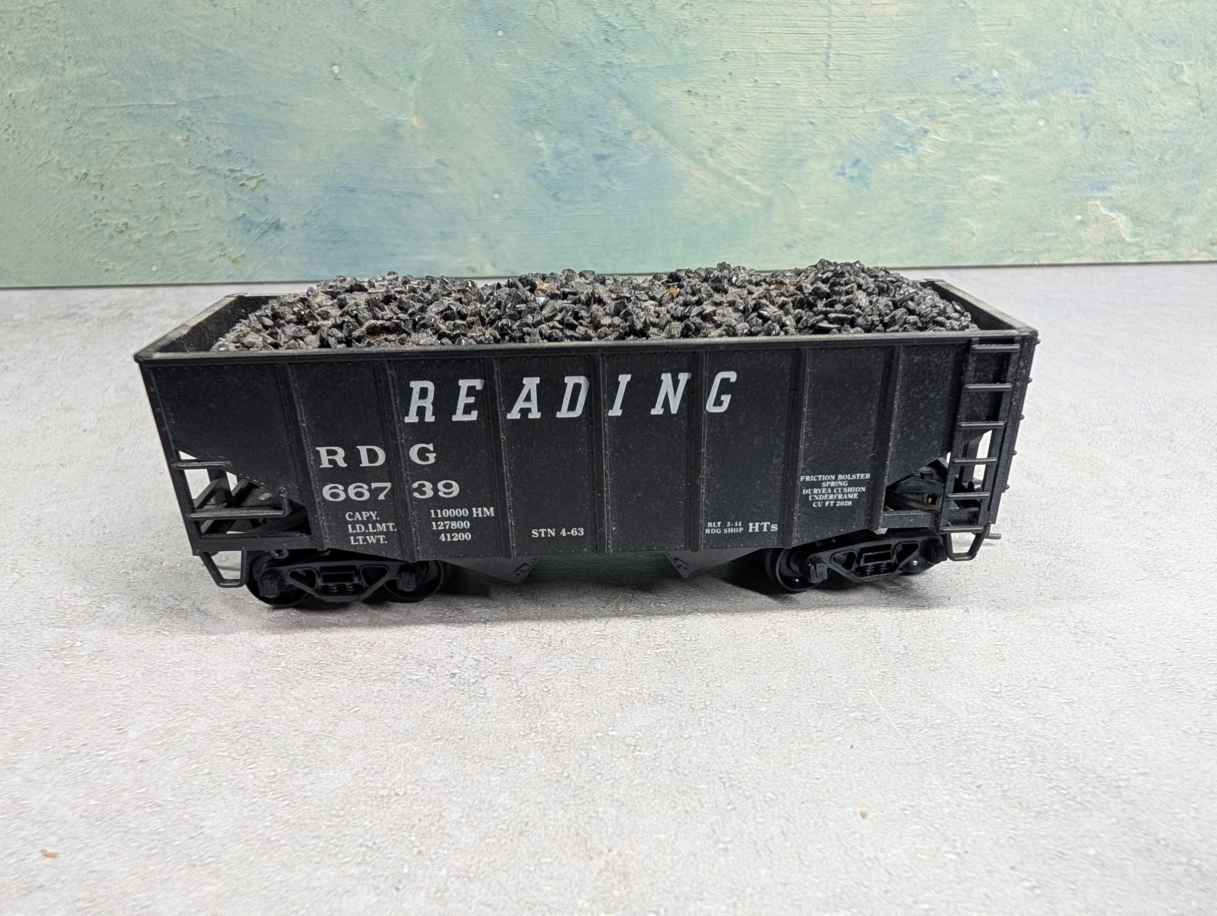 USED Stewart Hobbies HO Scale 2 Bay Open Hopper Reading RDG #66739 w/ Coal Load Weathered
