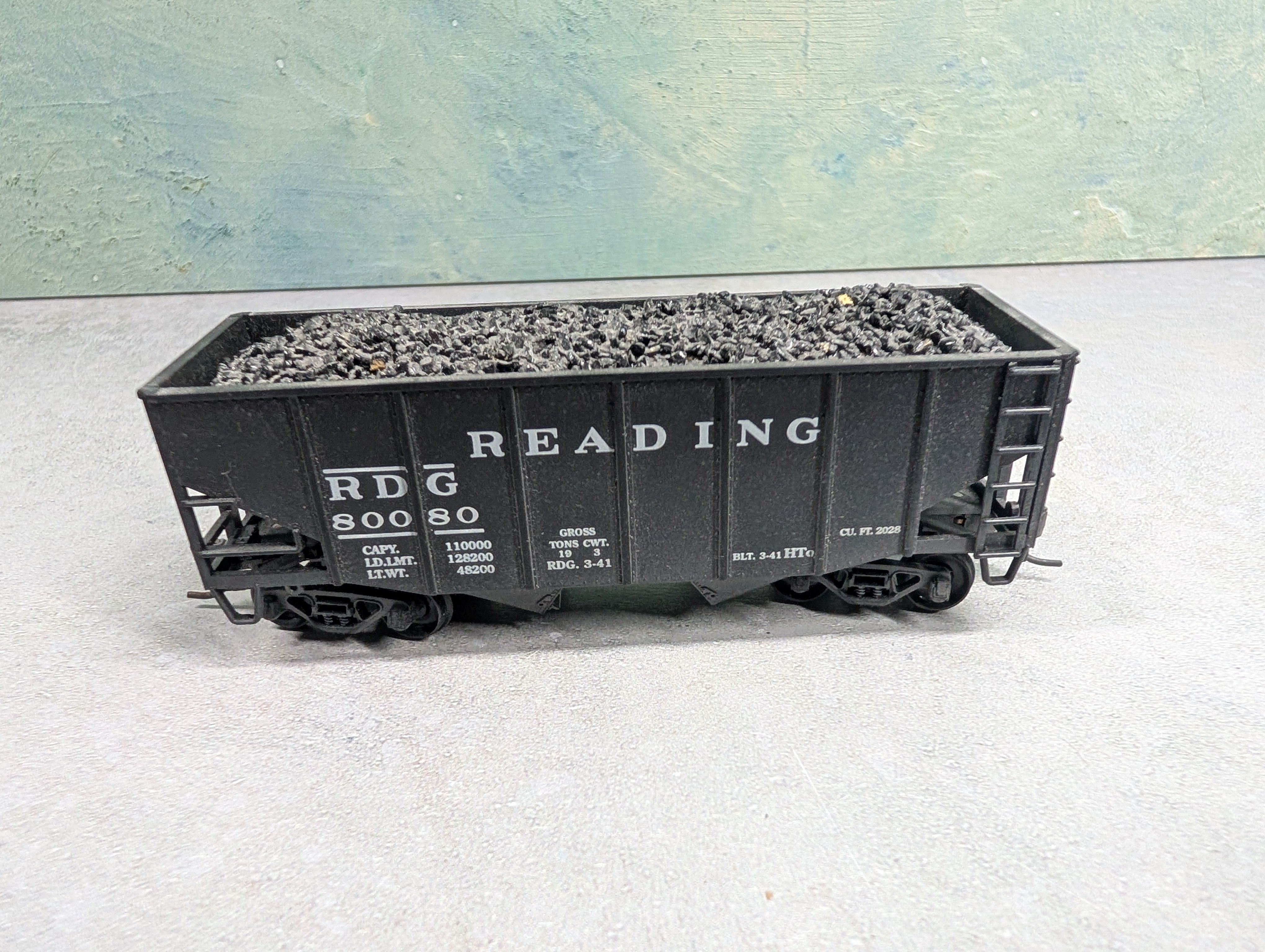 USED Stewart Hobbies HO Scale 2 Bay Open Hopper Reading RDG #80080 w/ Coal Load Weathered
