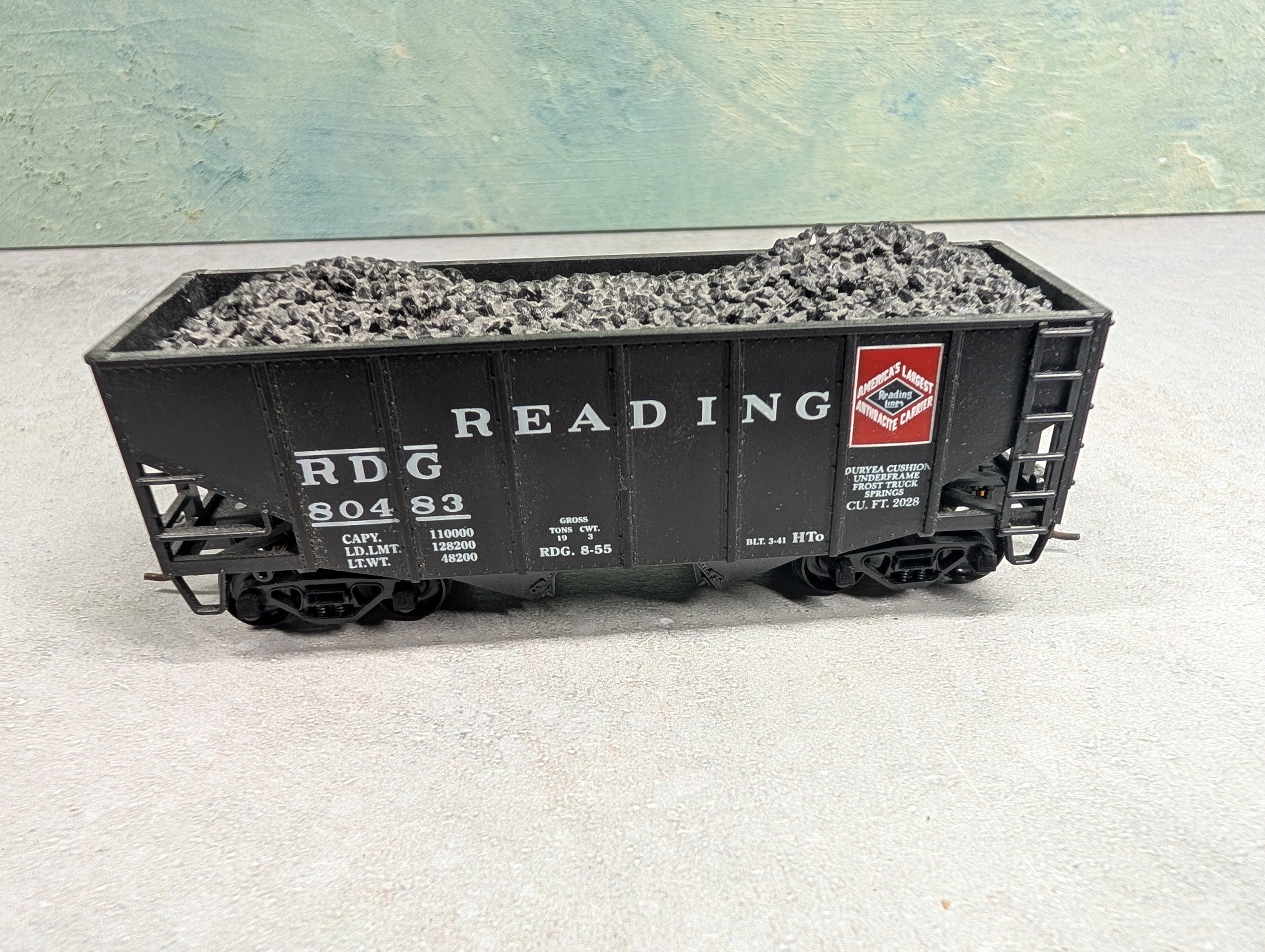 USED Stewart Hobbies HO Scale 2 Bay Open Hopper Reading RDG #80483 w/ Coal Load