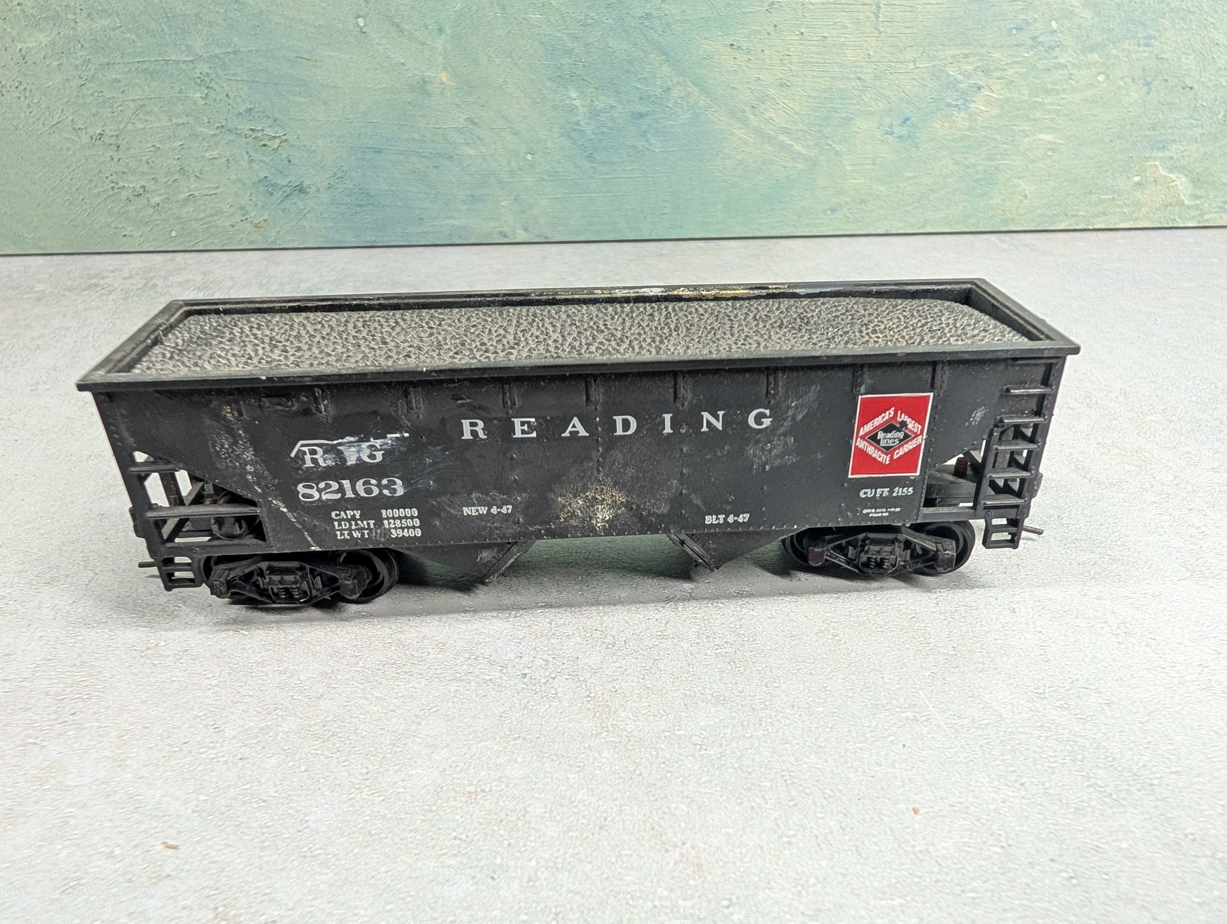 USED HO Scale 2 Bay Open Hopper w/ Plastic Coal Load Reading RDG #82163