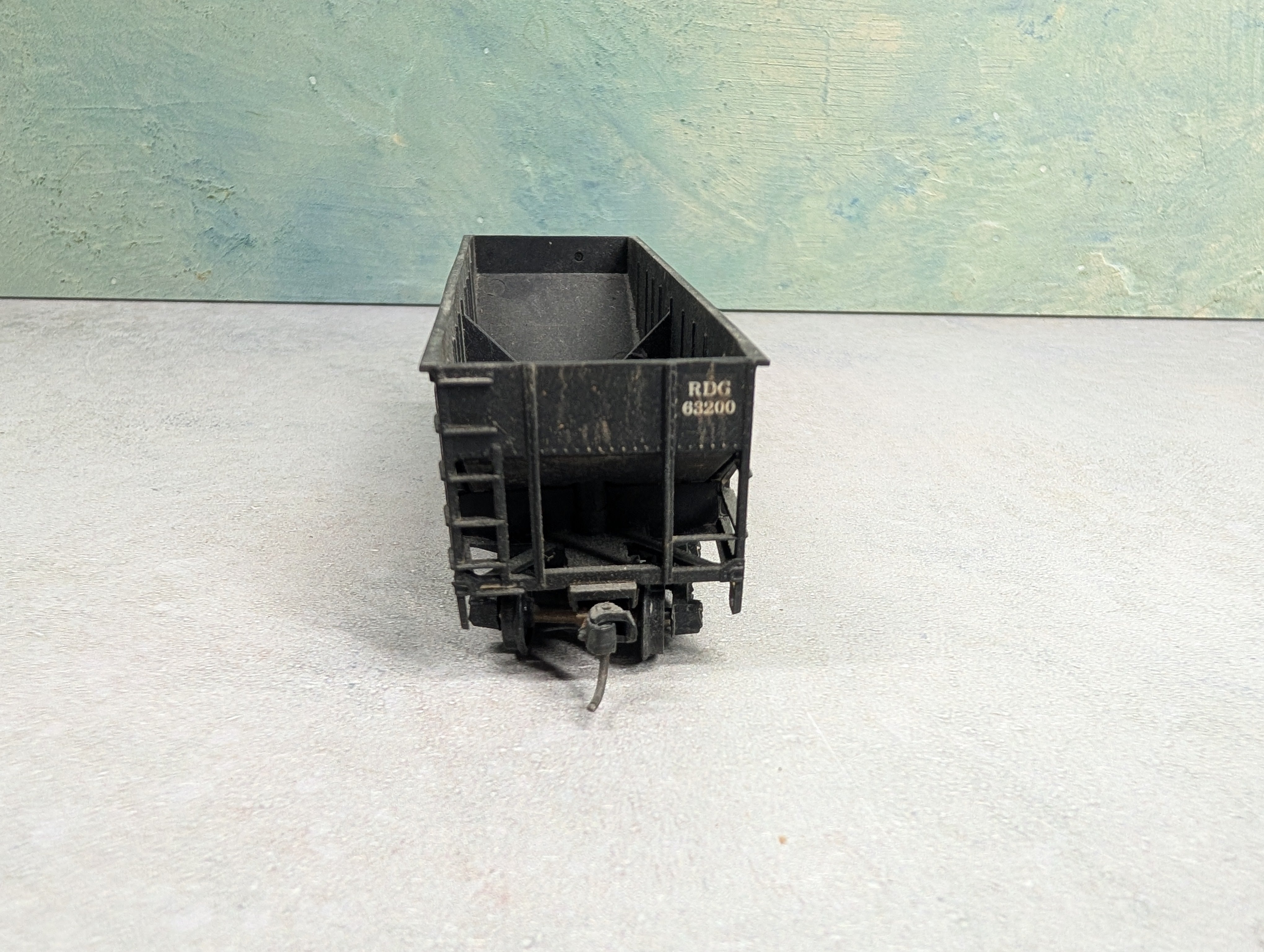 USED Athearn HO Scale 2 Bay Open Hopper Reading RDG #63208