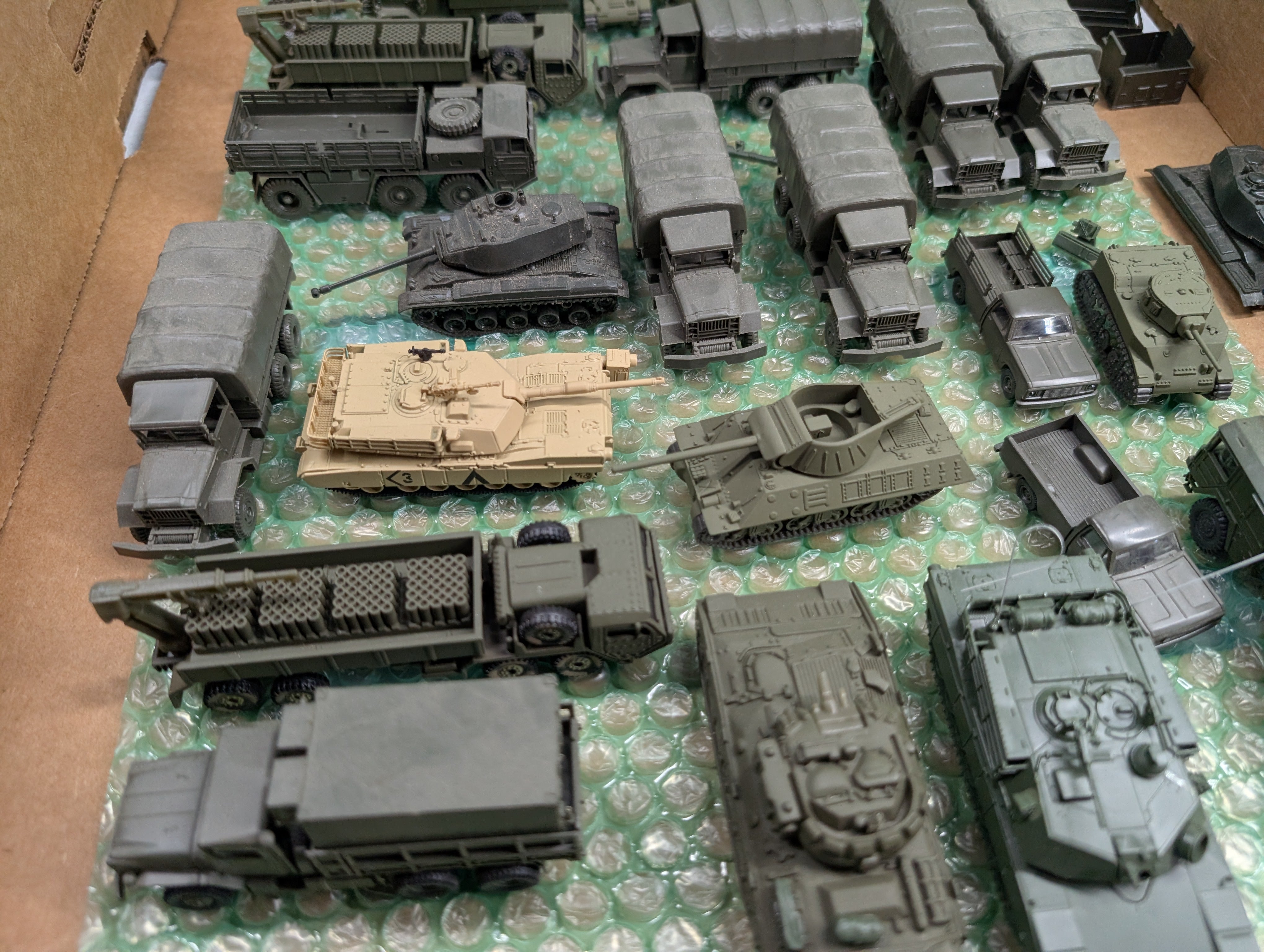 USED Roco HO Scale Lot of Various Army Tank Cars, Vehicles, Parts and more, MiniTanks