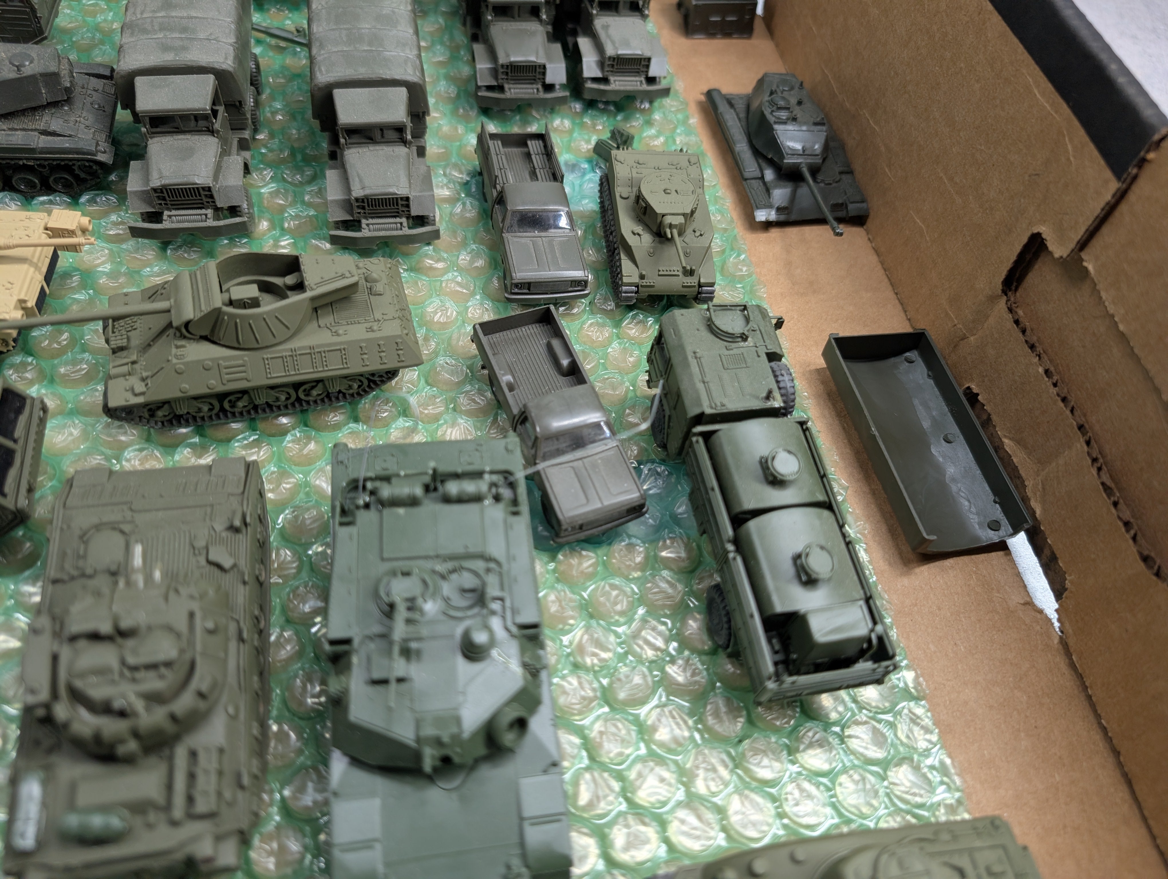 USED Roco HO Scale Lot of Various Army Tank Cars, Vehicles, Parts and more, MiniTanks