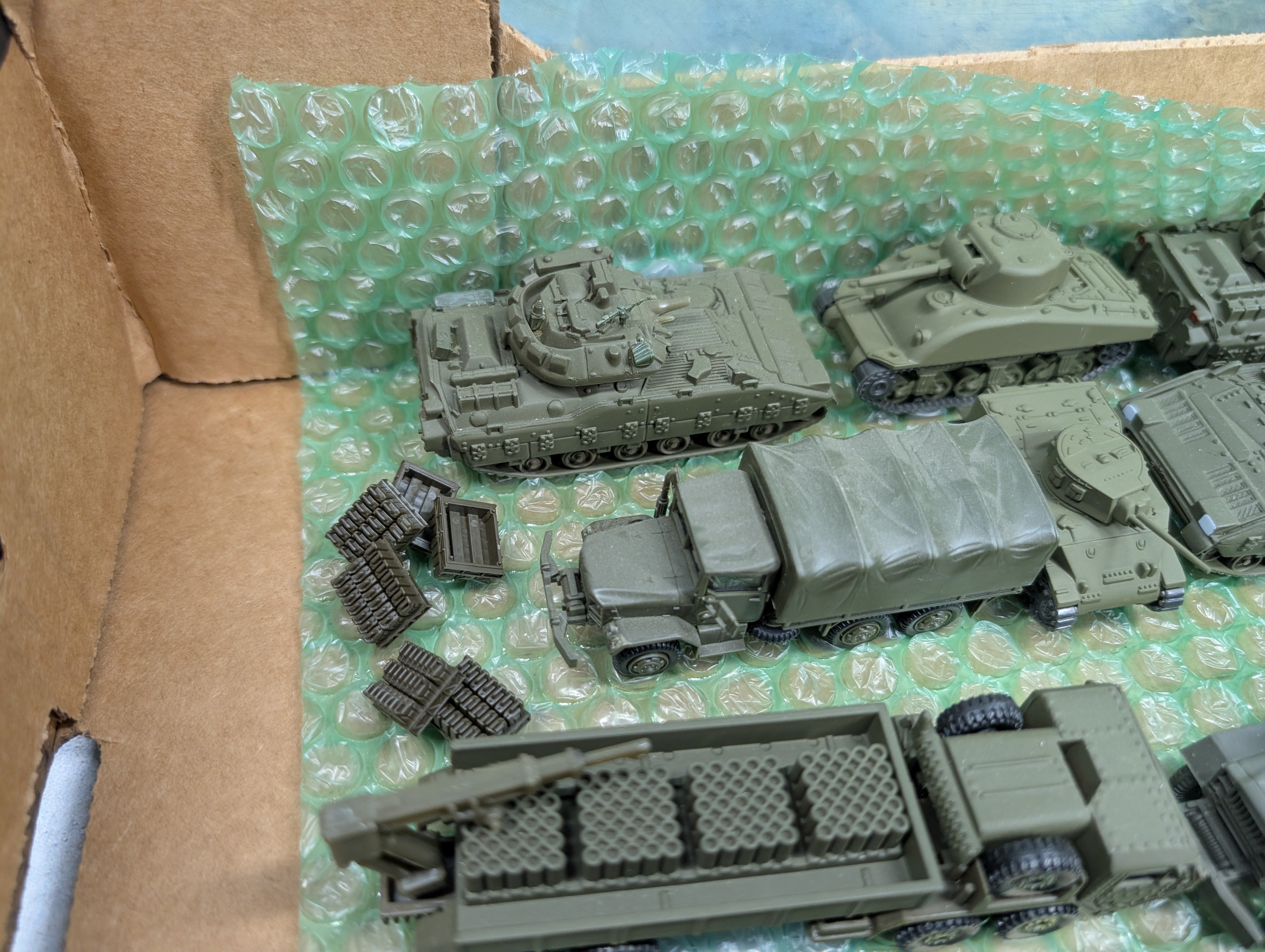 USED Roco HO Scale Lot of Various Army Tank Cars, Vehicles, Parts and more, MiniTanks
