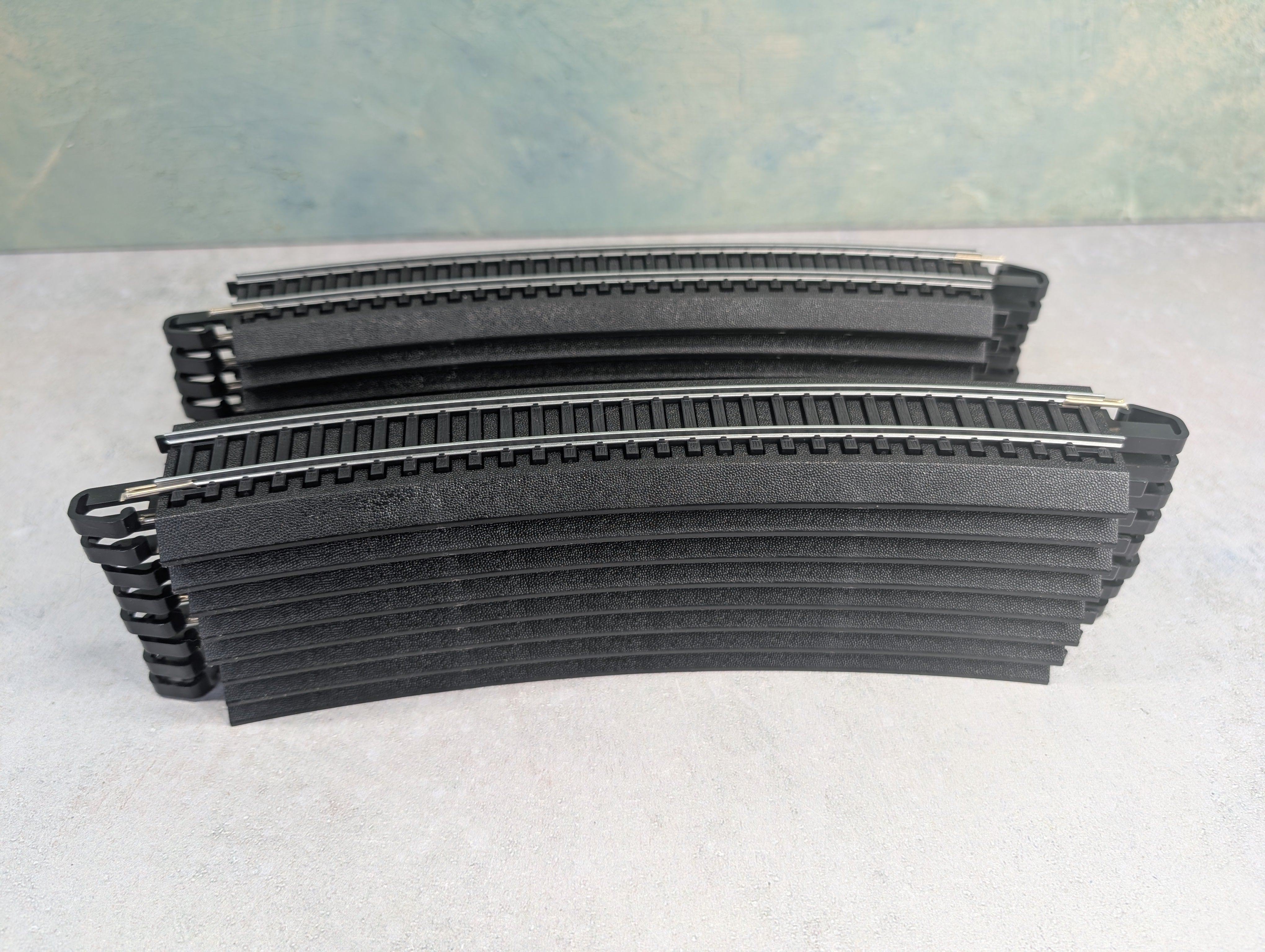 USED Bachmann HO Scale E-Z Track 22" Curved Track Steel Alloy Code 100 (16 pcs)