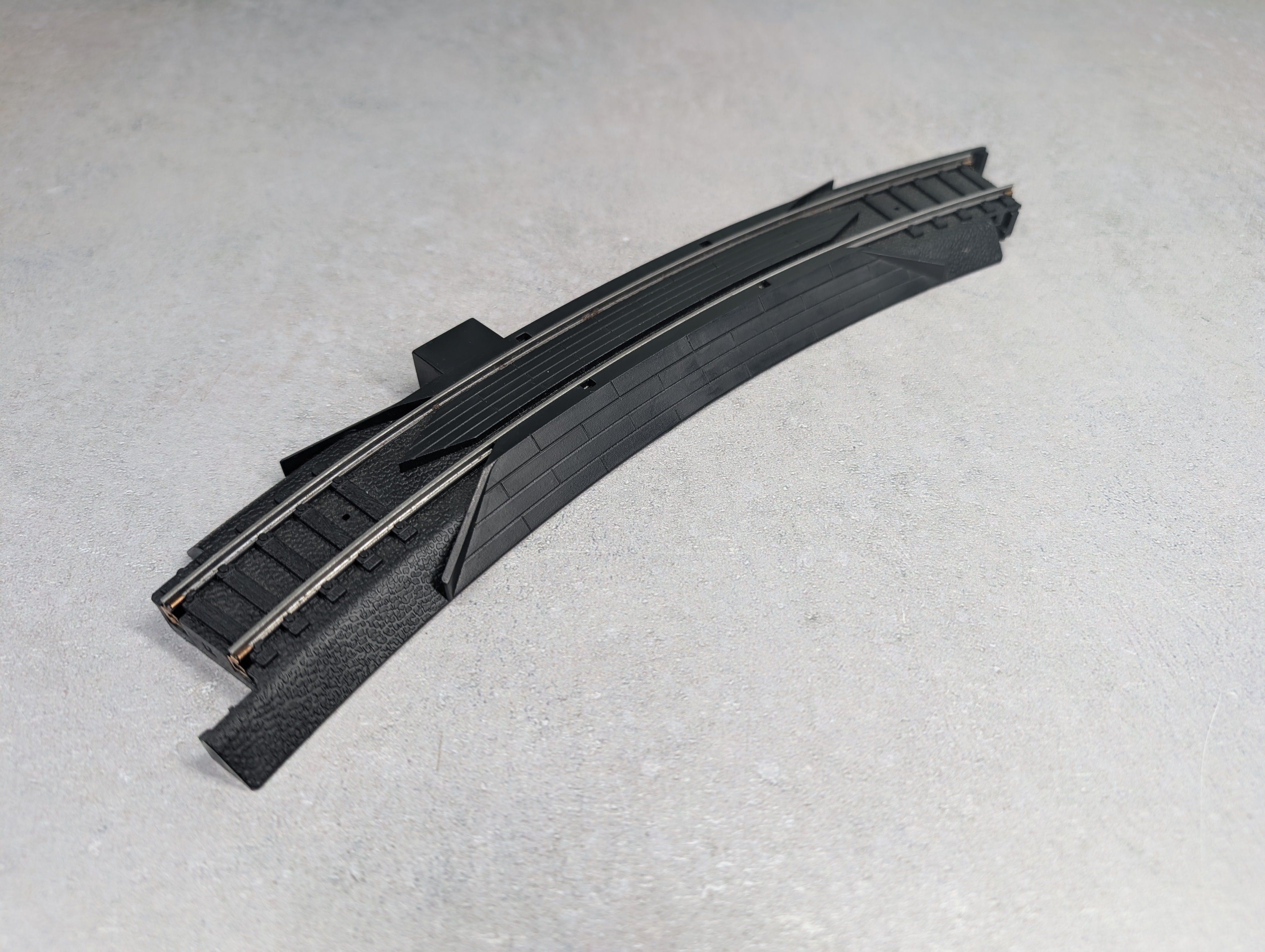 USED Life-Like HO Scale Power-Loc 18" Curved Terminal Track Black (No Wire)