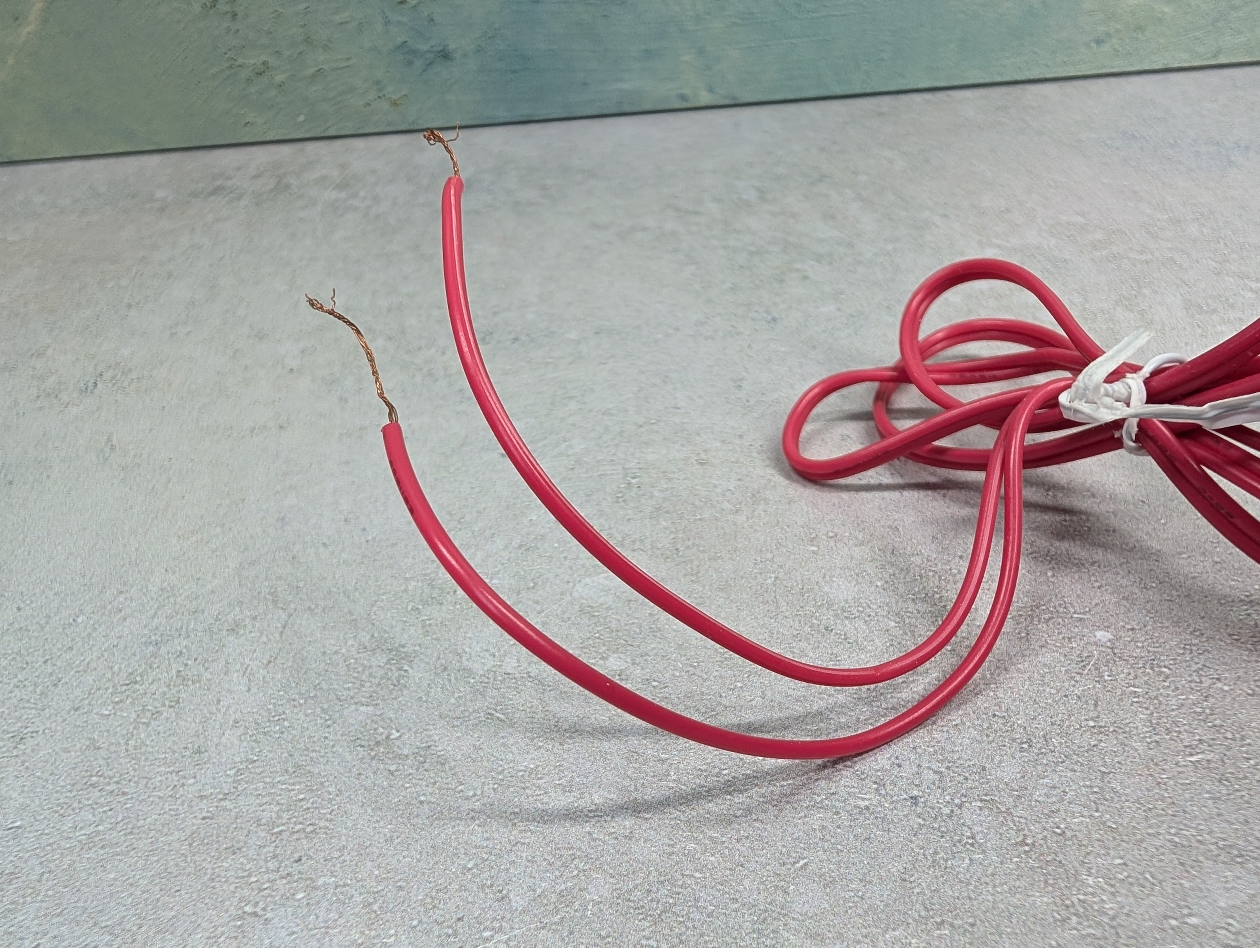 USED Bachmann MULTI Scale Red Wire with Jack Plug and Stripped Ends