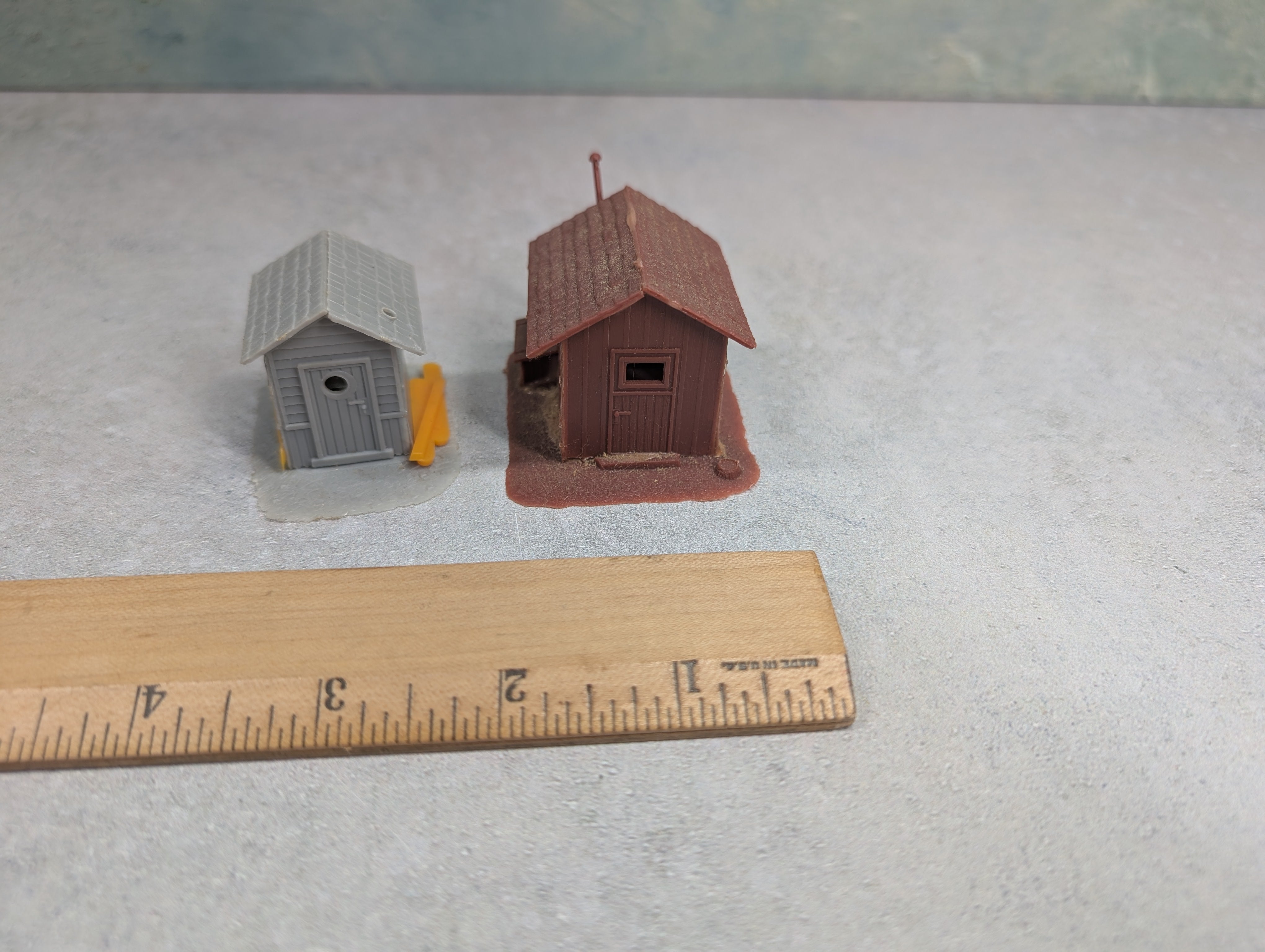 USED HO Scale Shanty Buildings (2 pcs)