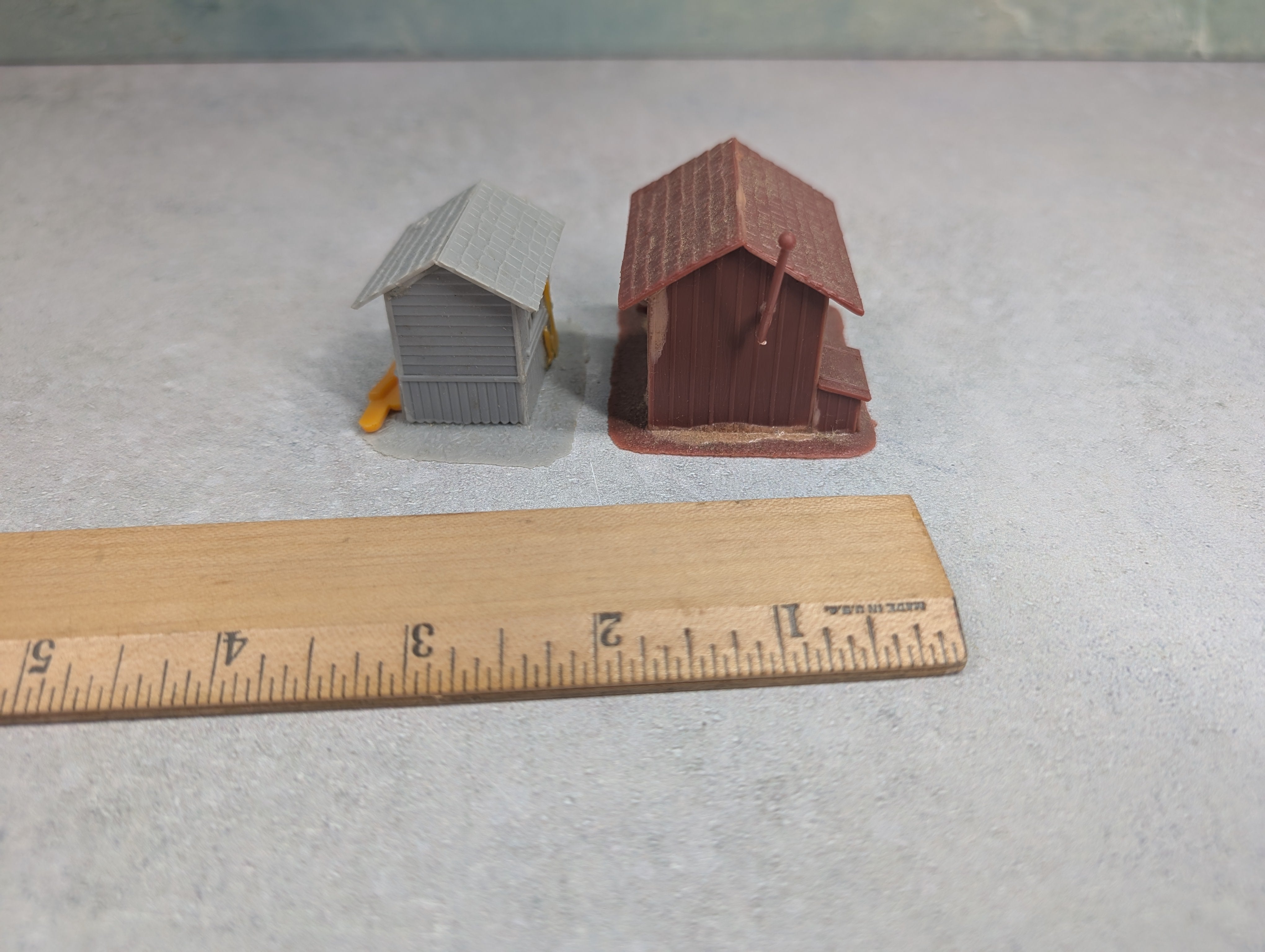USED HO Scale Shanty Buildings (2 pcs)