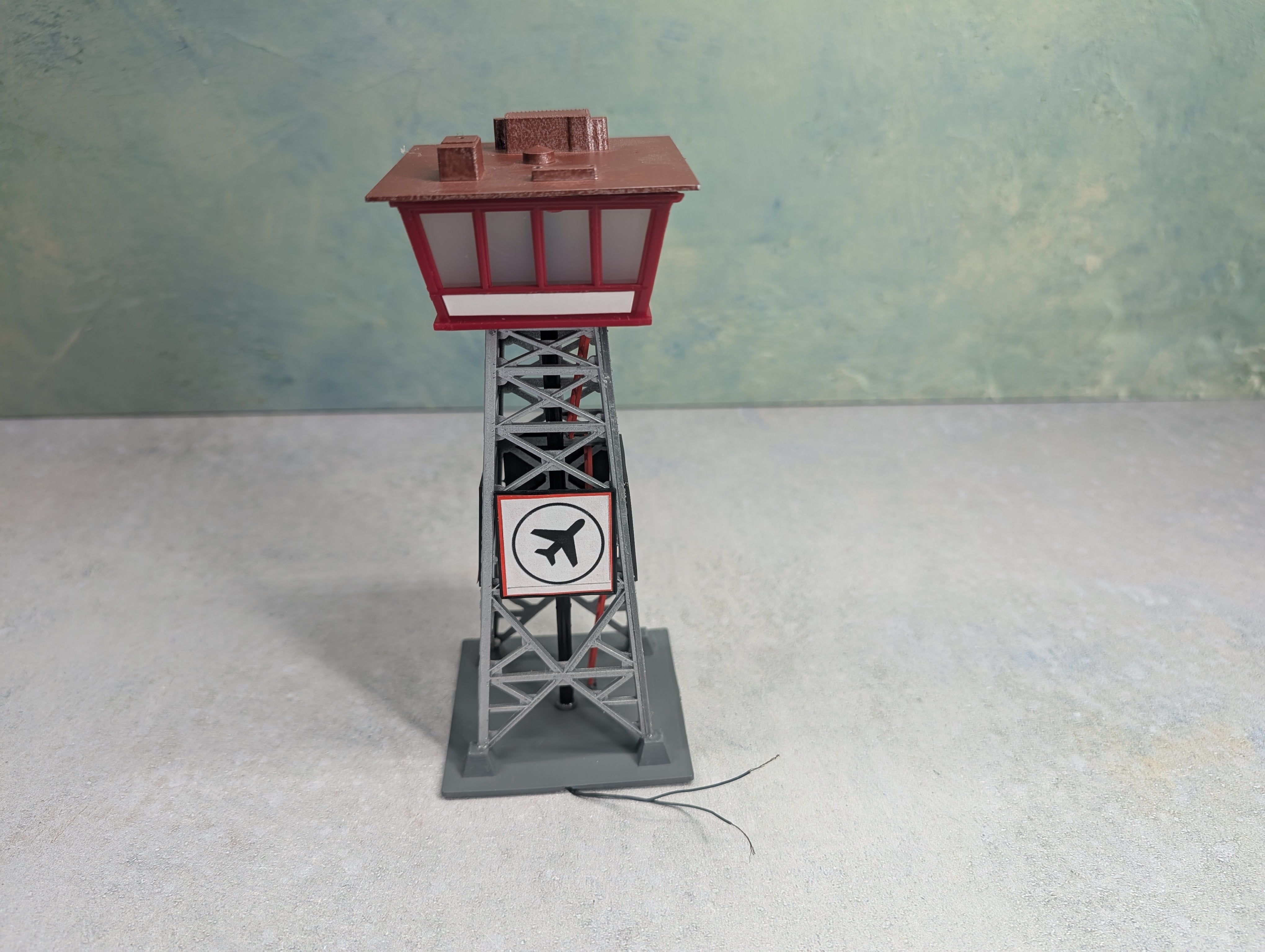 USED ROC HO Scale Lighted Yard Tower w/ Airplane Signs