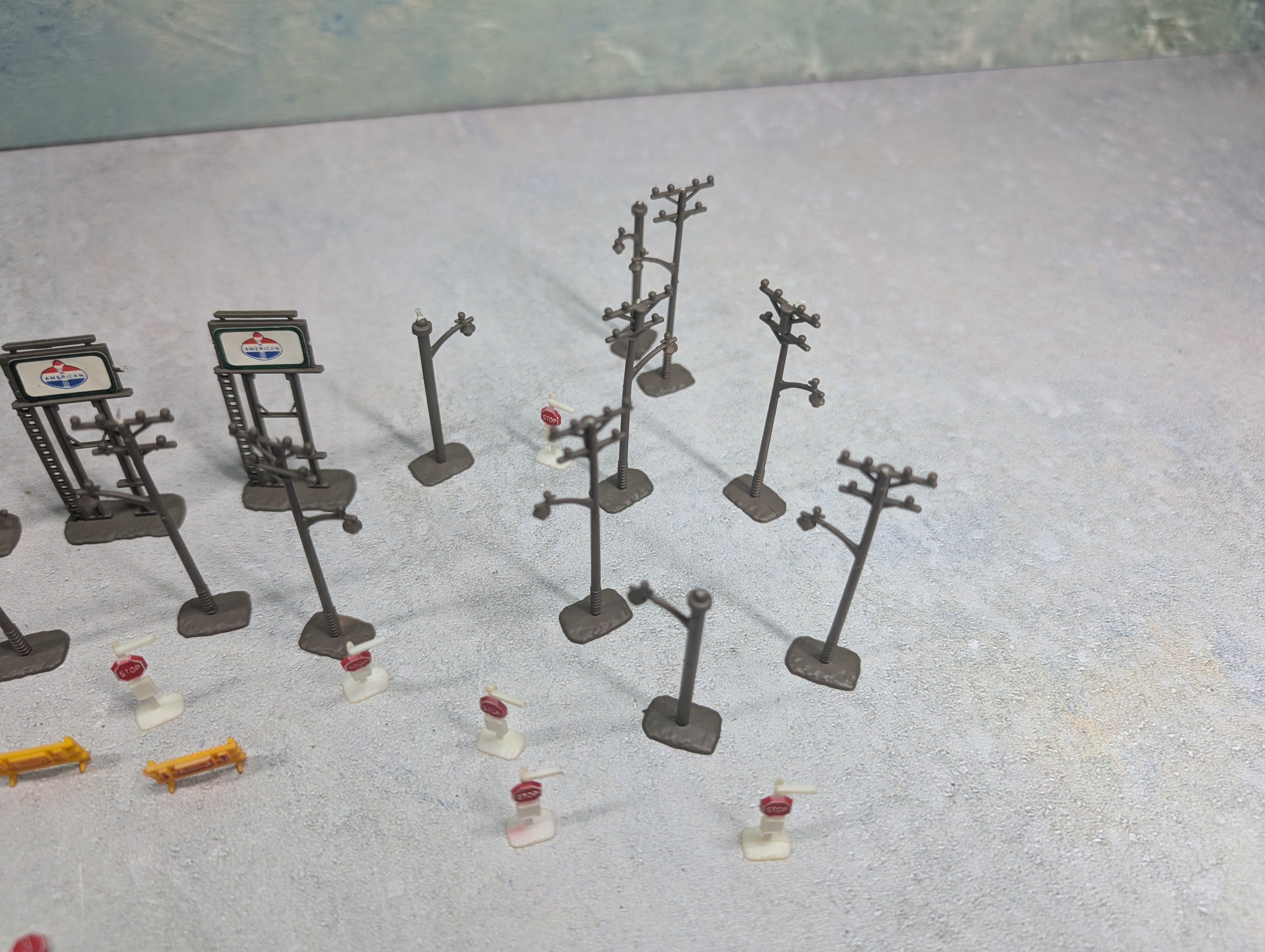 USED N Scale Generous Lot of Street Signs & Telephone Poles + more