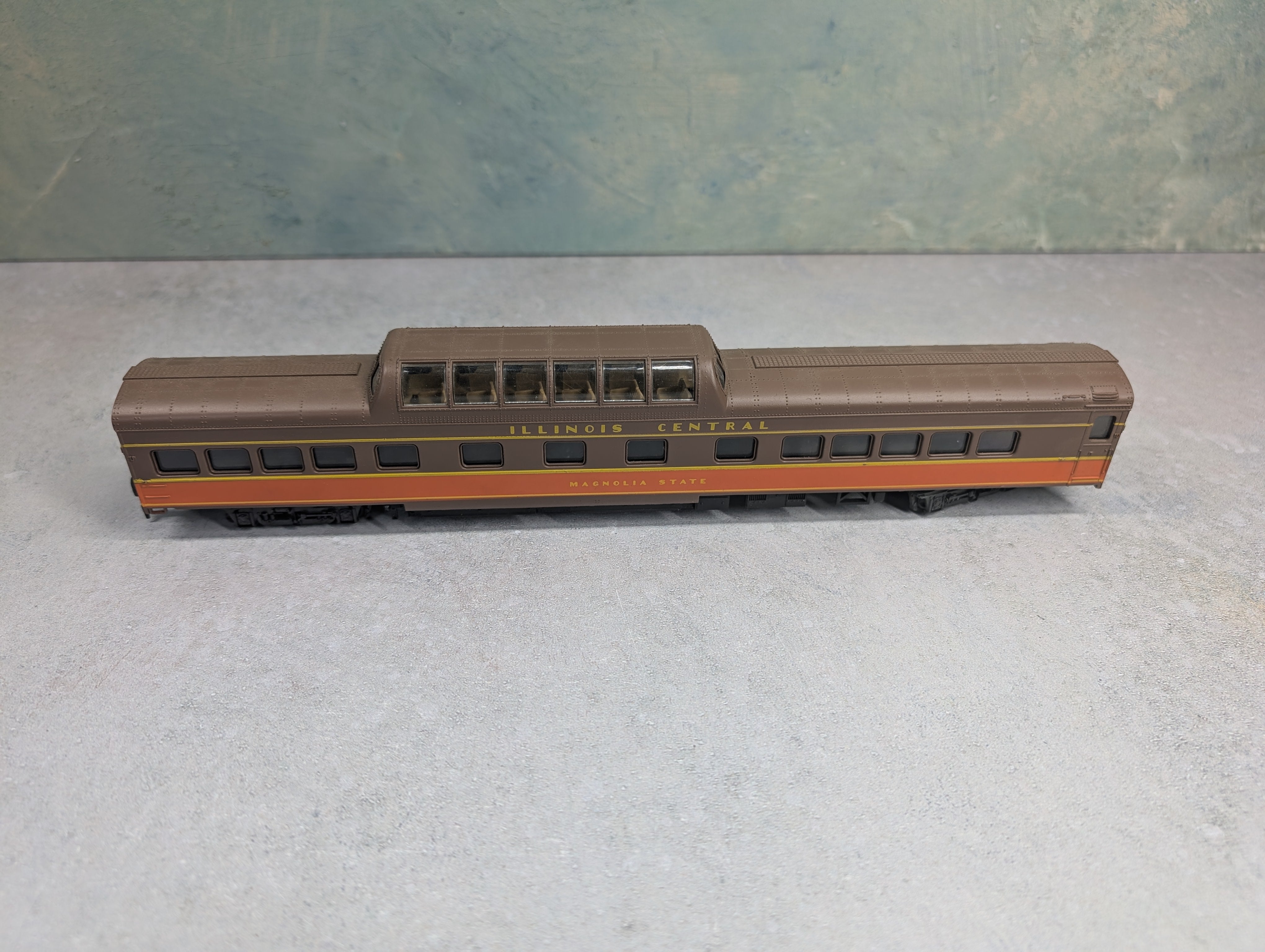 USED Rivarossi HO Scale Vista Dome Coach Passenger Car Illinois Central Magnolia State