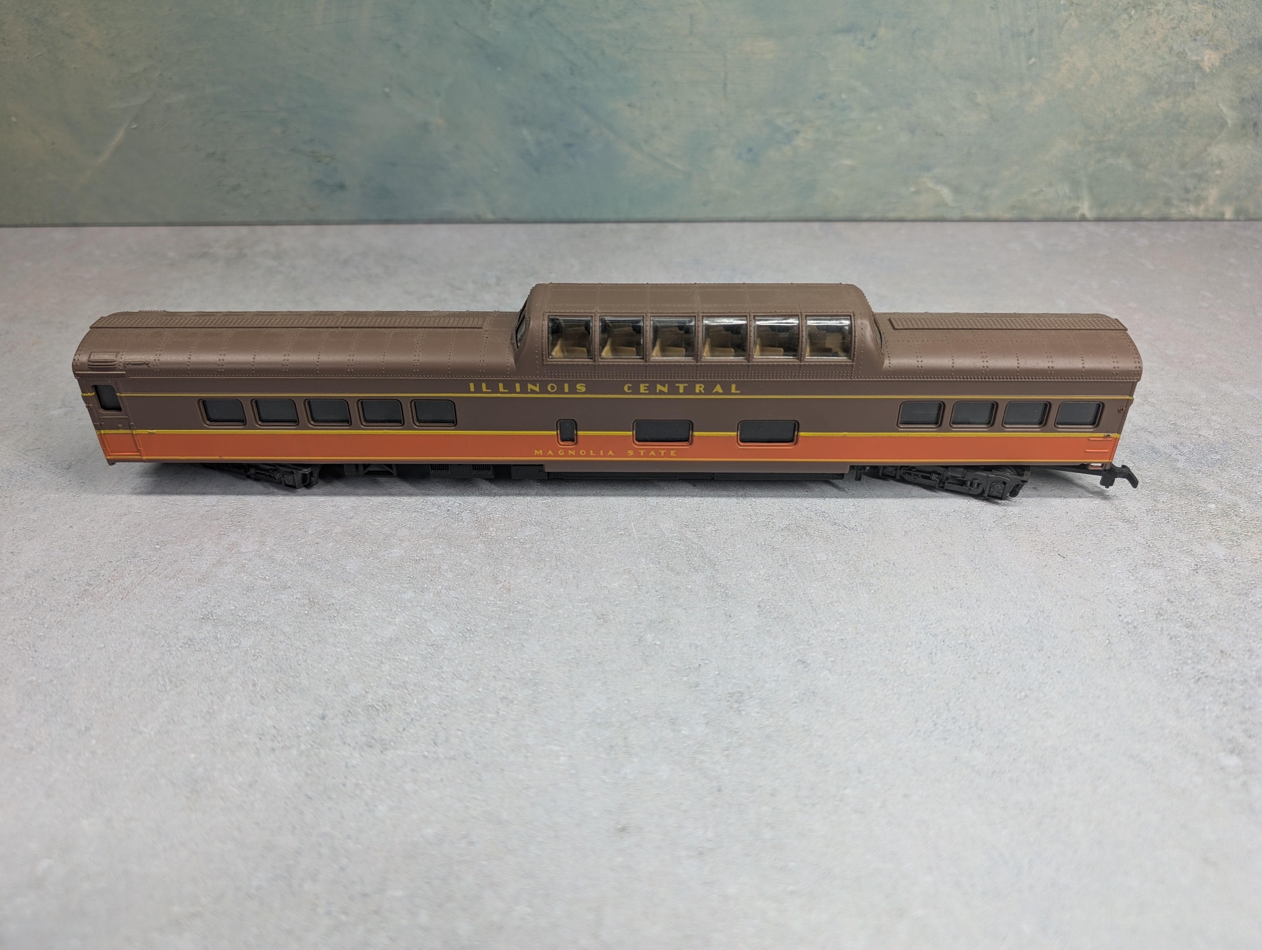 USED Rivarossi HO Scale Vista Dome Coach Passenger Car Illinois Central Magnolia State