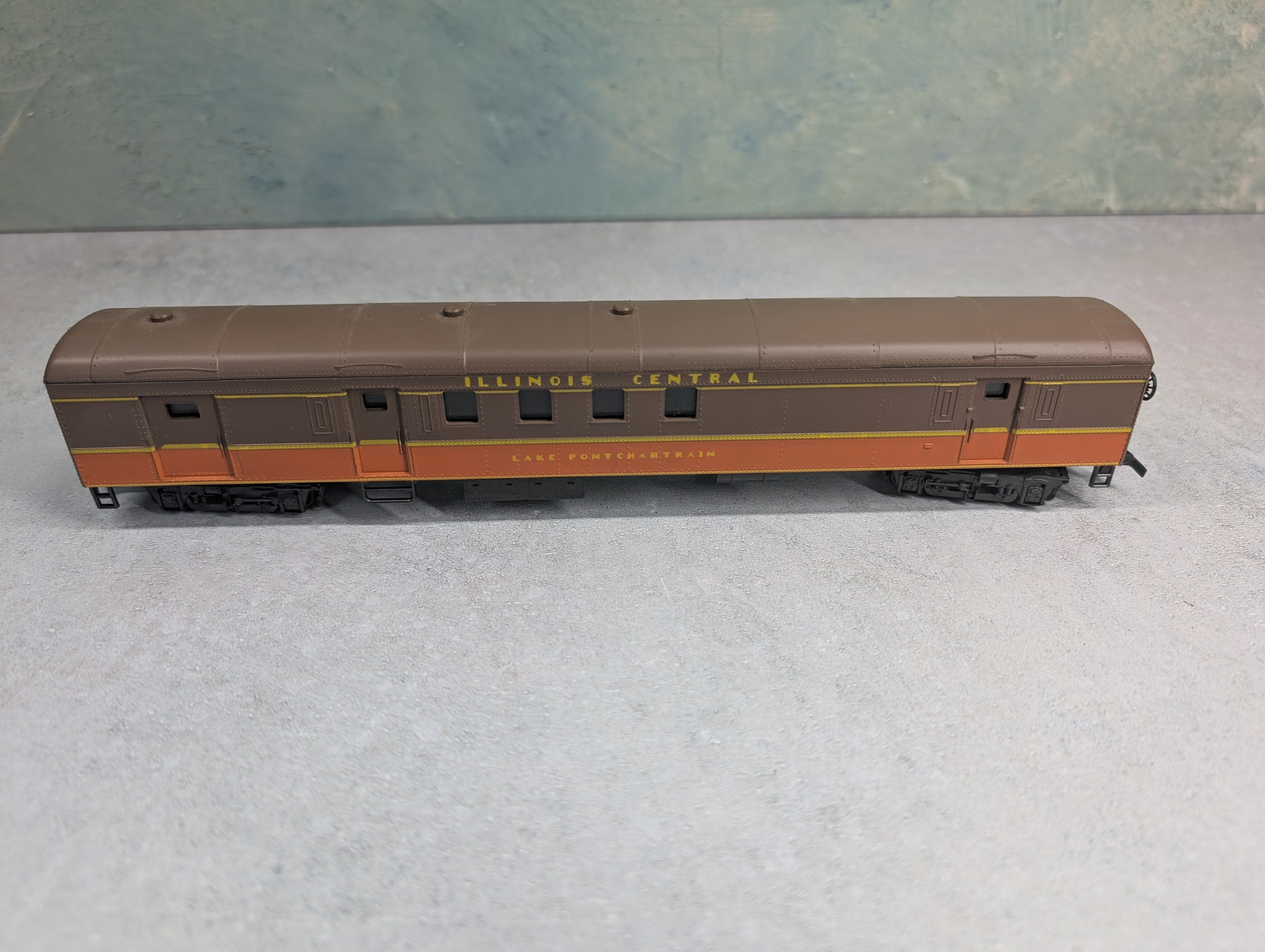 USED Rivarossi HO Scale 1930 RPO 72' Passenger Car Illinois Central Lake Pontchartrain