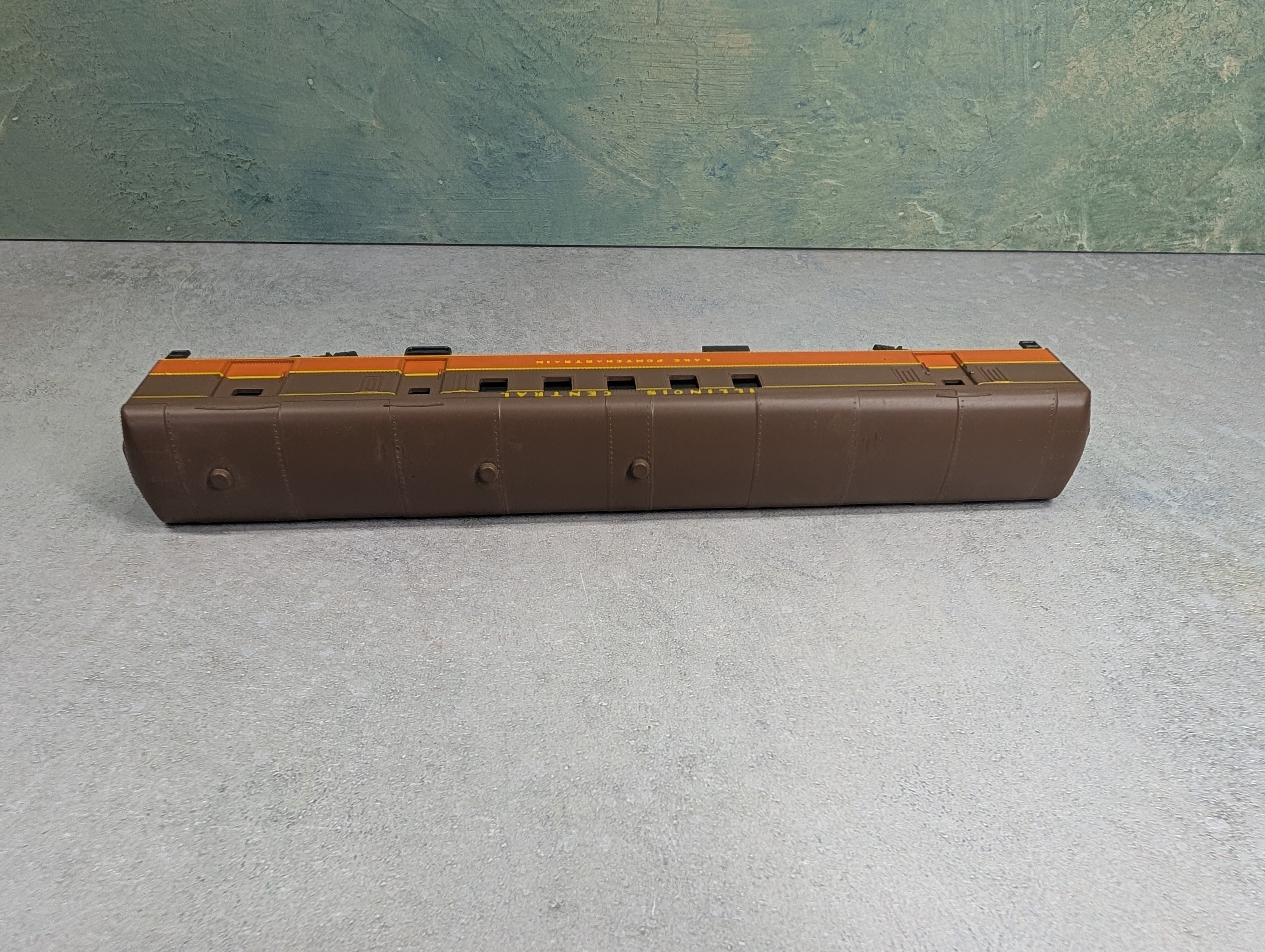 USED Rivarossi HO Scale 1930 RPO 72' Passenger Car Illinois Central Lake Pontchartrain
