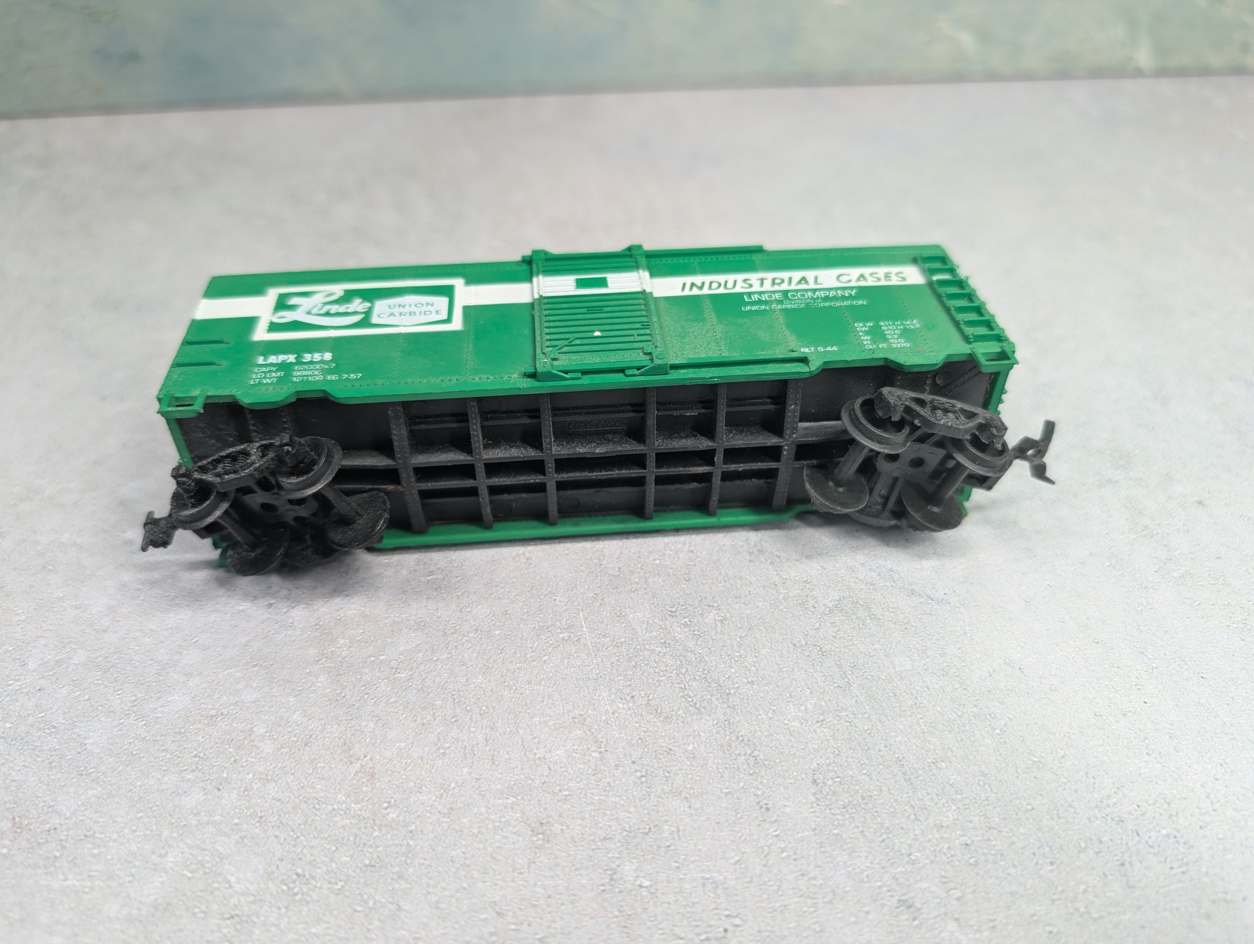 USED Life-Like HO Scale 40' Box Car Linde Union Carbide LAPX #358