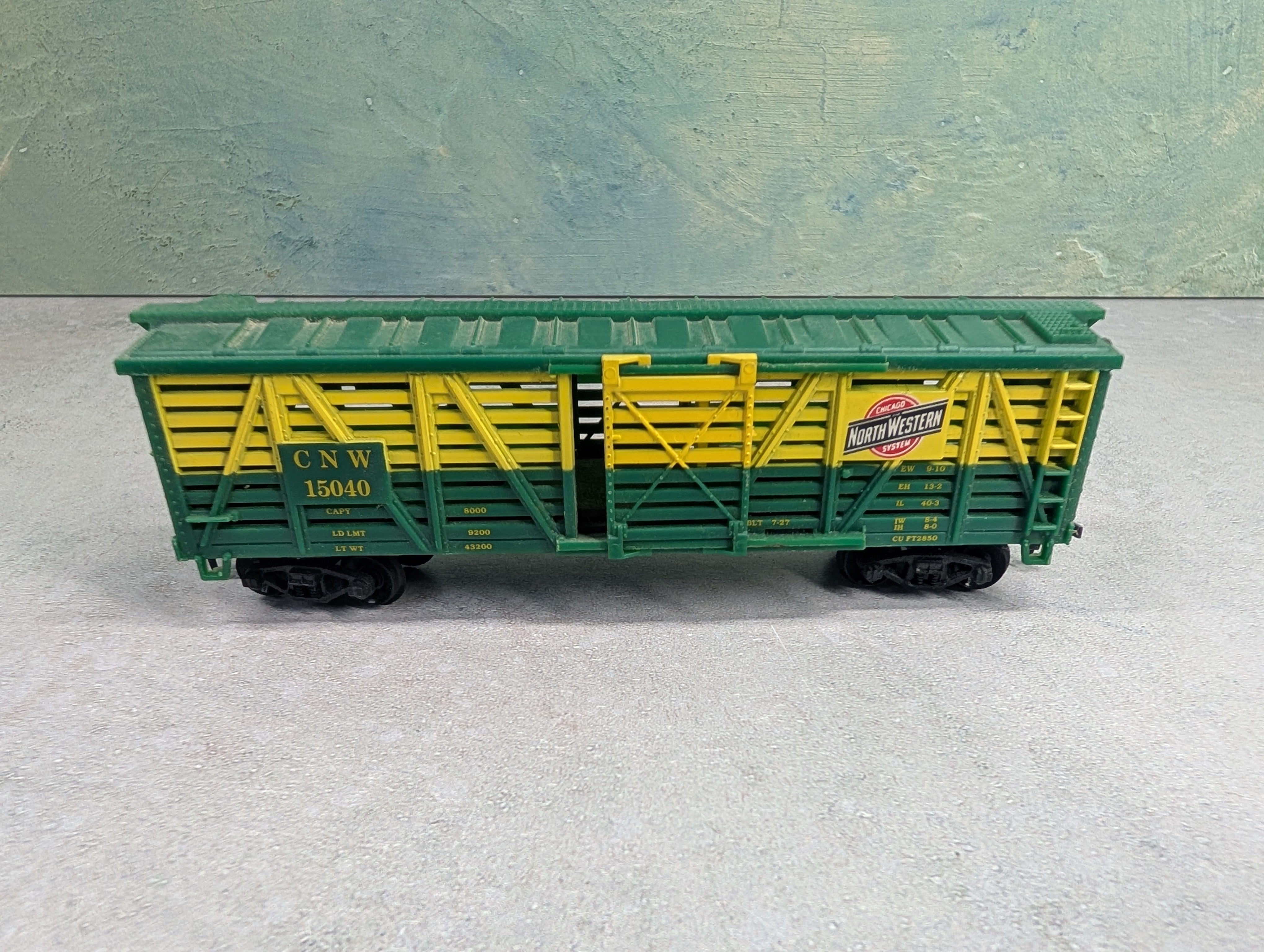 USED Life-Like HO Scale 42' Cattle Stock Car Chicago & North Western CNW #15040