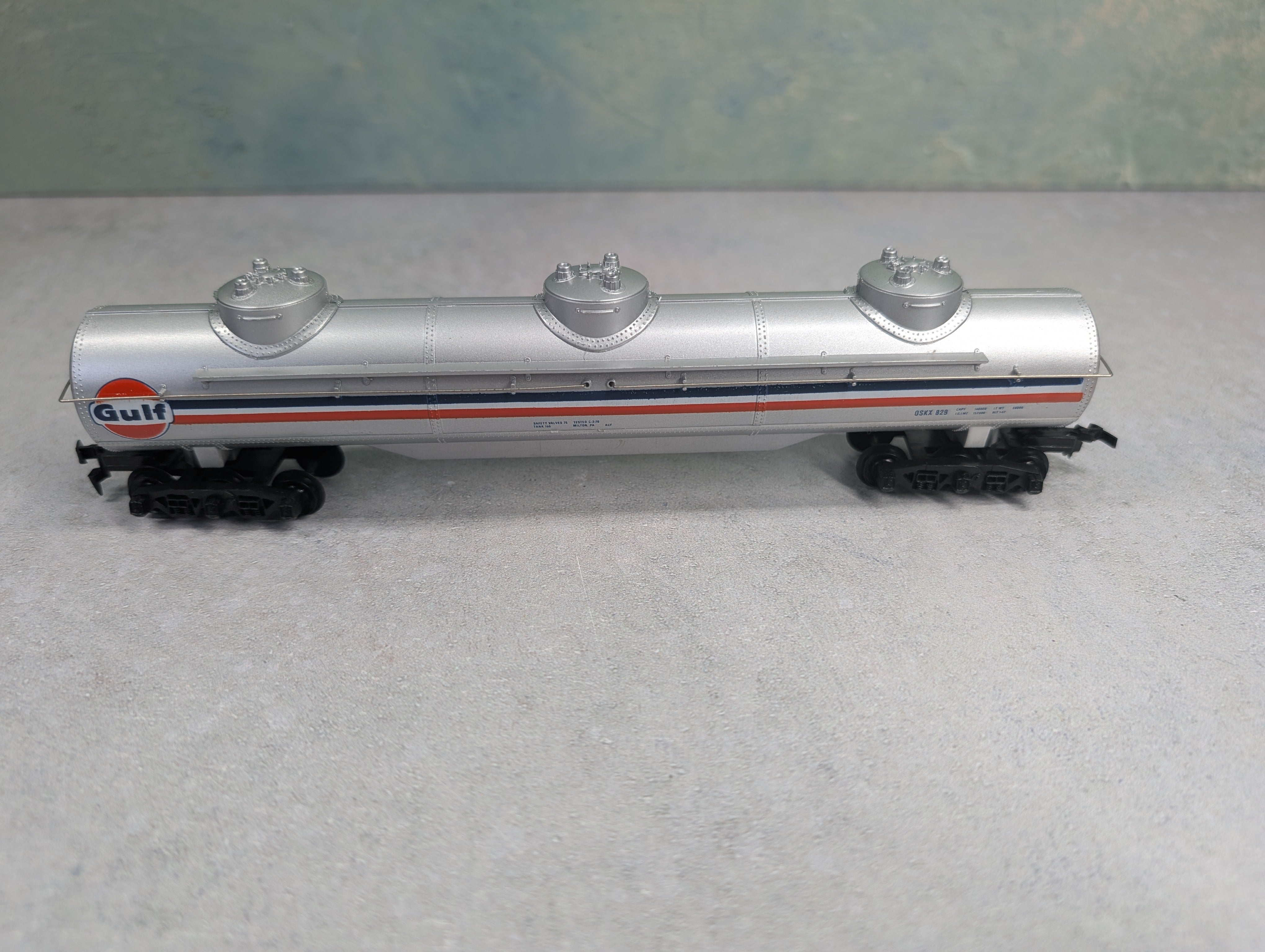 USED Tyco HO Scale Large Triple Dome Tank Car Gulf OSKX #829