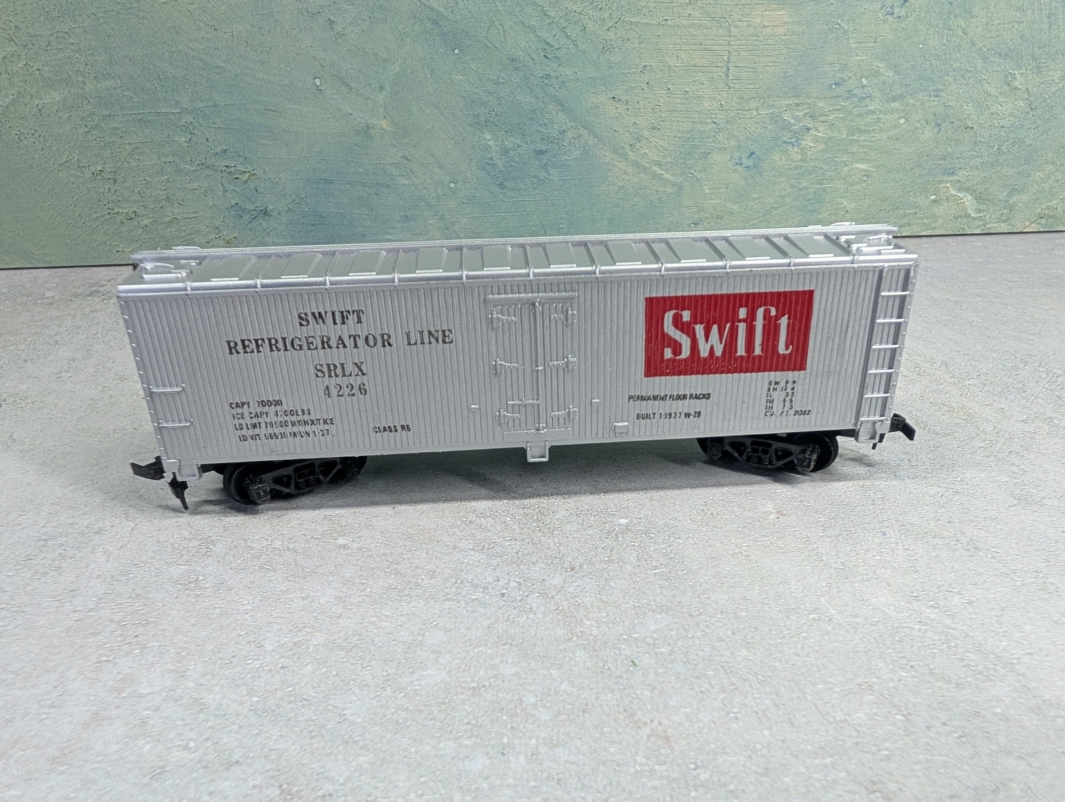 USED Tyco HO Scale 41' Wooden Reefer Box Car Swift Refrigerator Line SRLX #4226