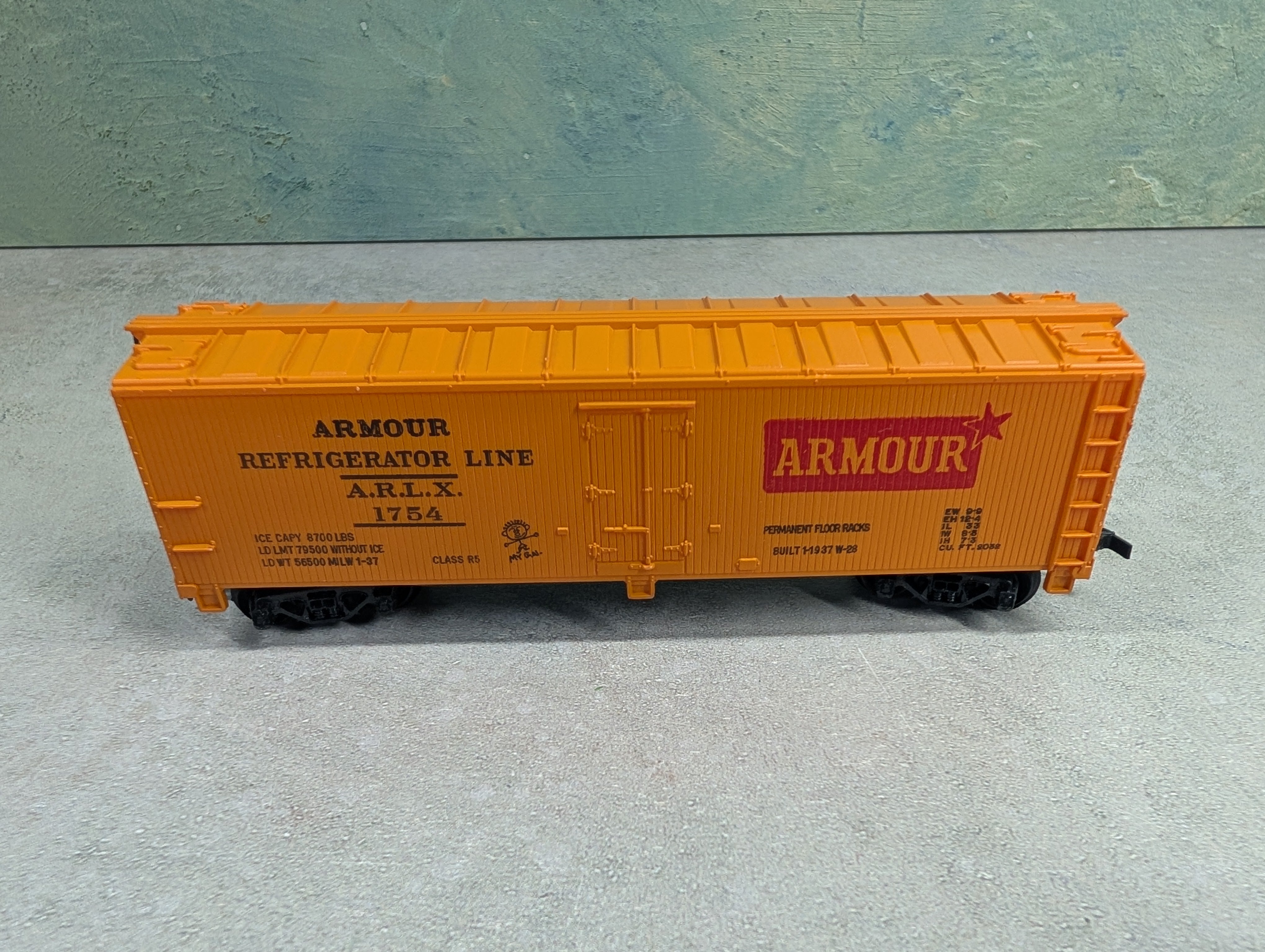 USED Tyco HO Scale 41' Wooden Reefer Box Car Armour Refrigerator Line ARLX #1754
