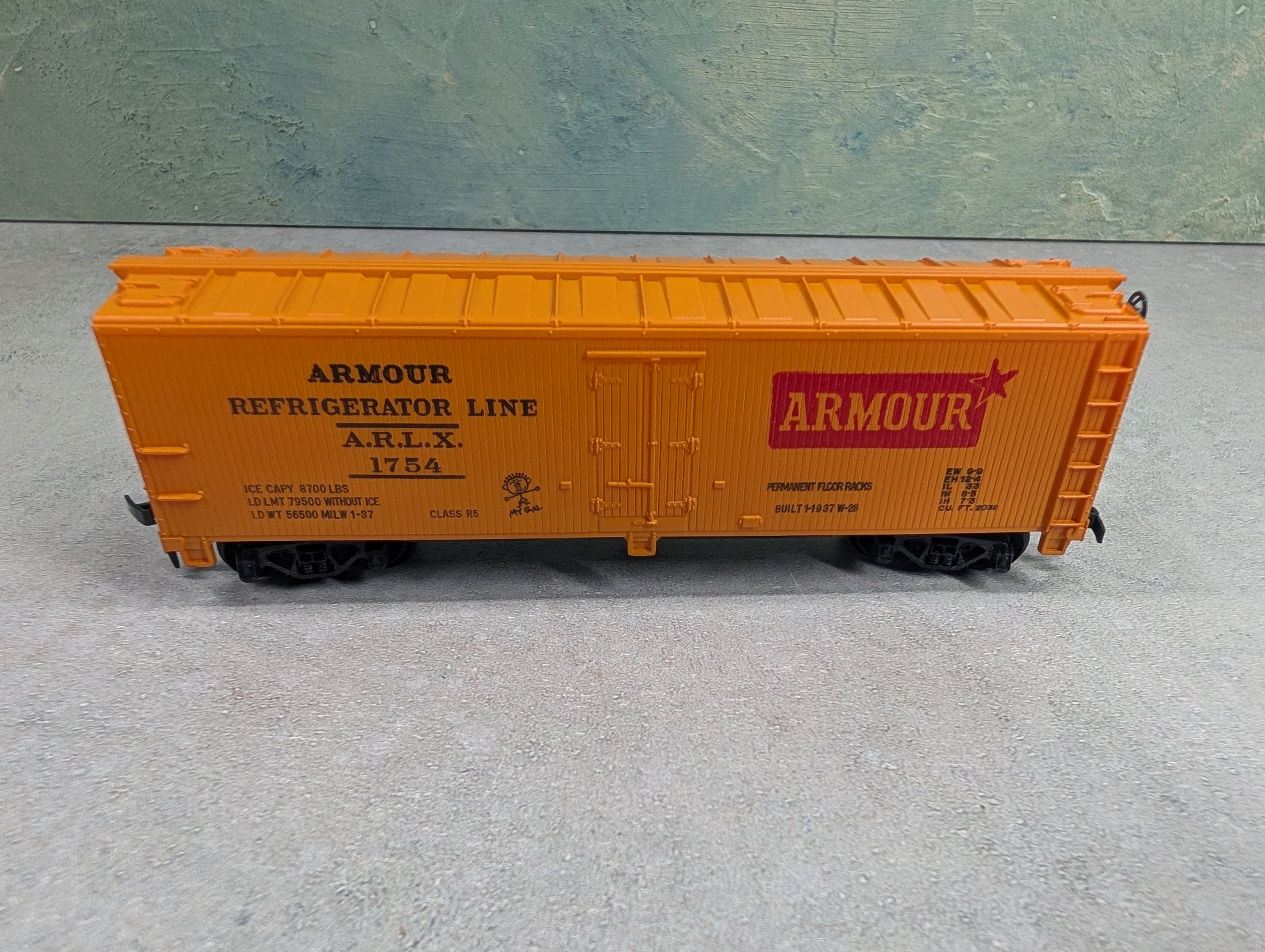 USED Tyco HO Scale 41' Wooden Reefer Box Car Armour Refrigerator Line ARLX #1754