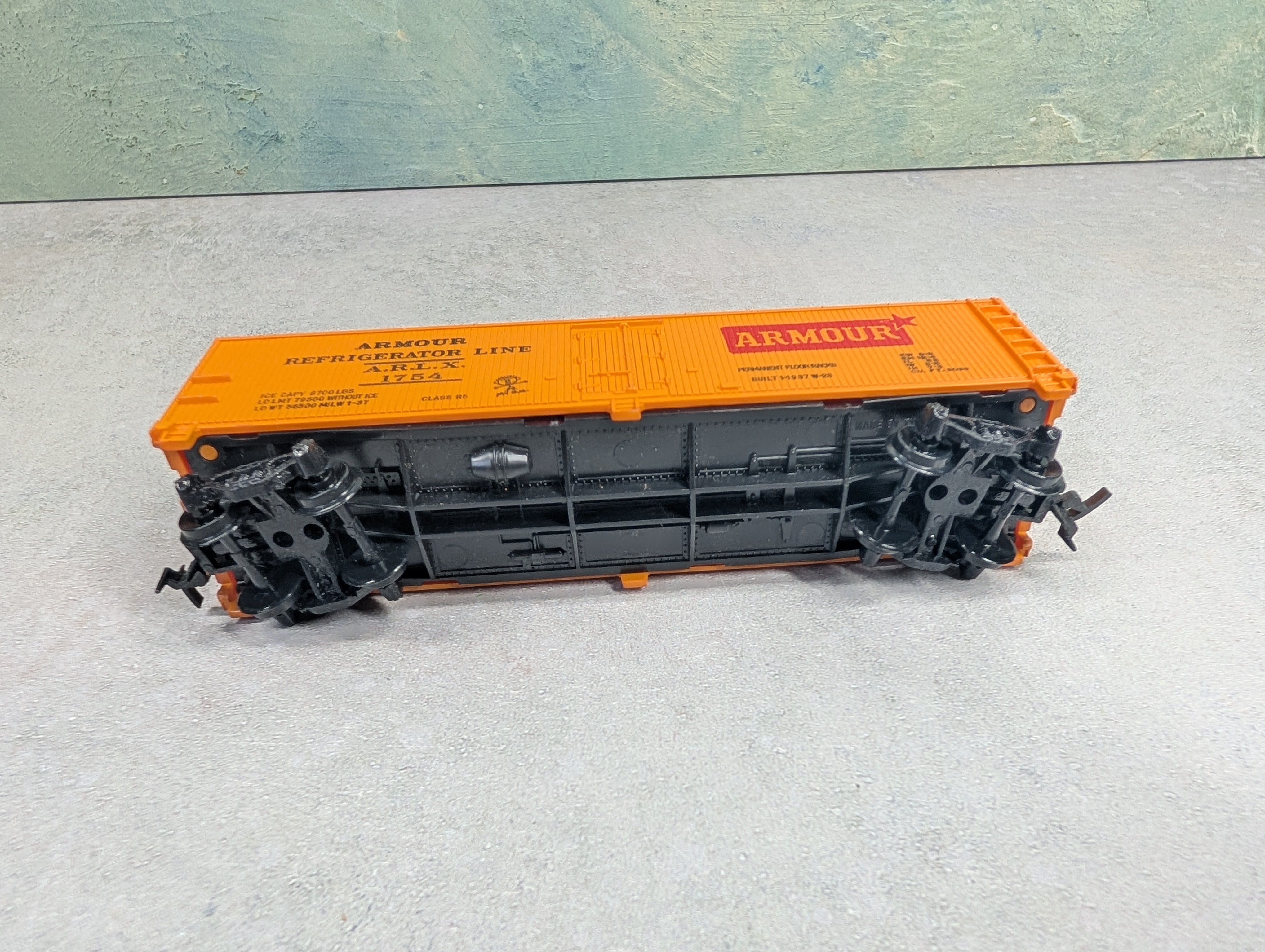 USED Tyco HO Scale 41' Wooden Reefer Box Car Armour Refrigerator Line ARLX #1754
