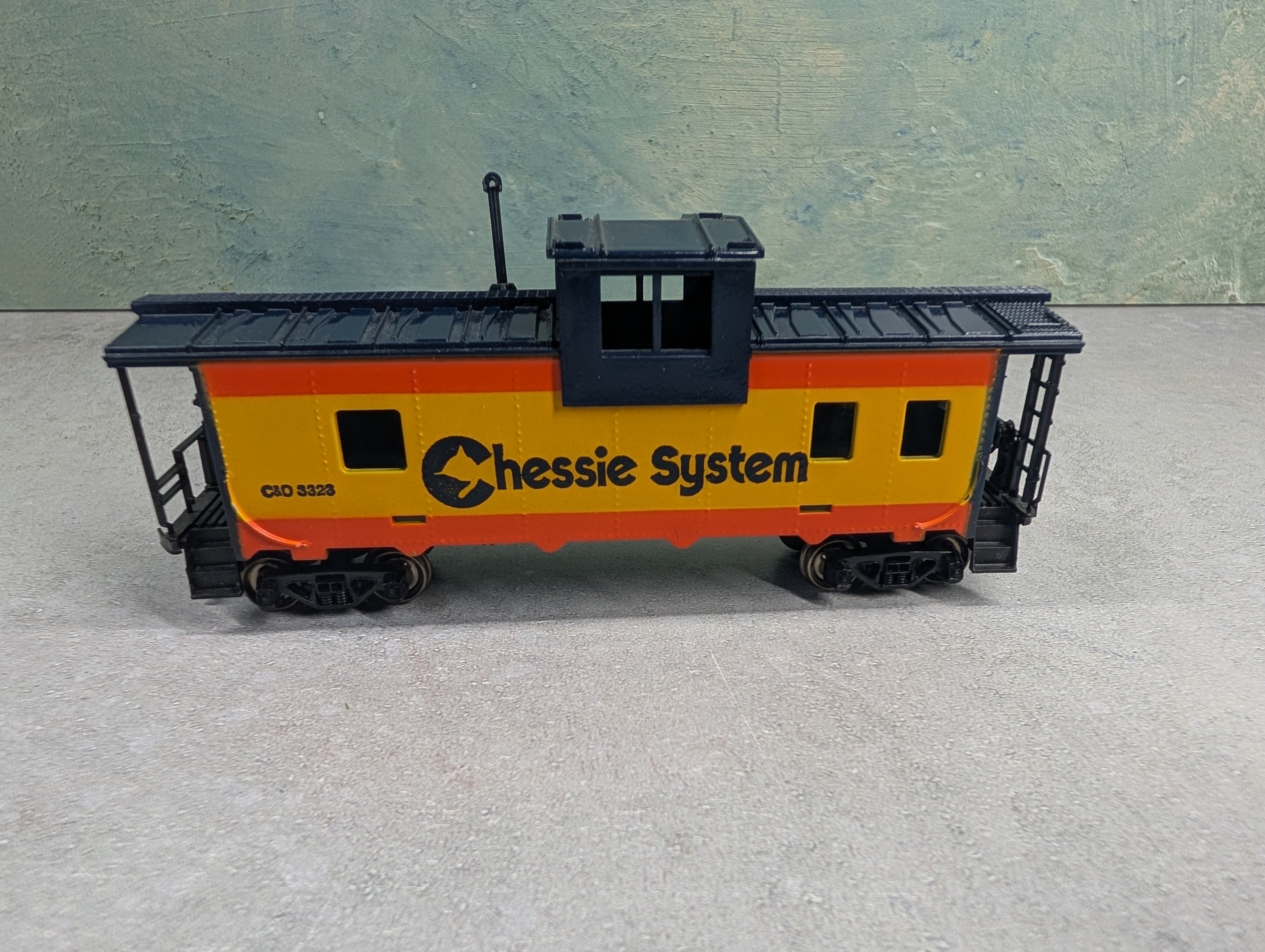 USED Tyco HO Scale Caboose Chessie System C&O #3323