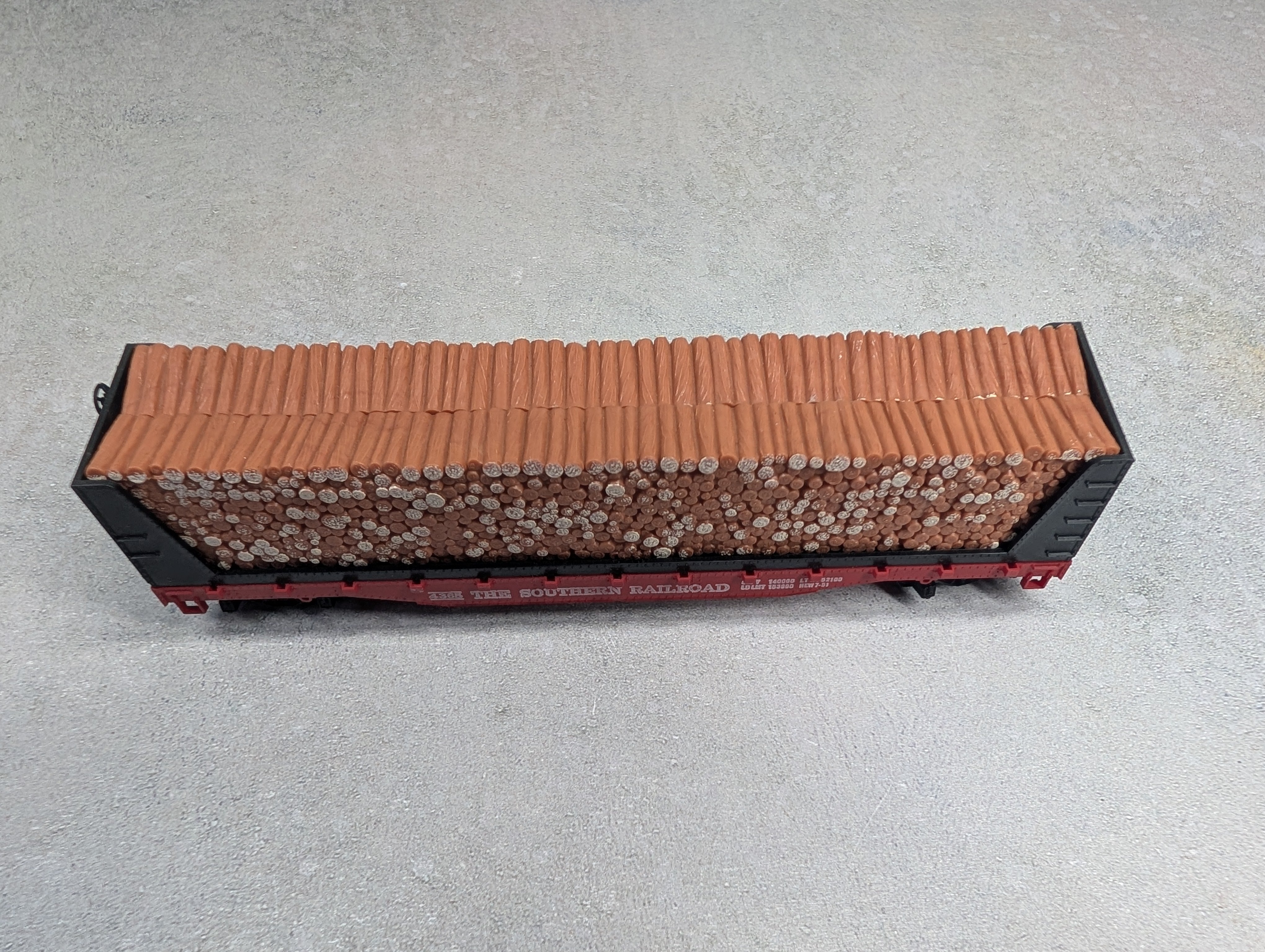 USED Tyco HO Scale 50' Bulkhead Flat Car (Brake Wheel) Southern #4365 w/ Pulpwood Load