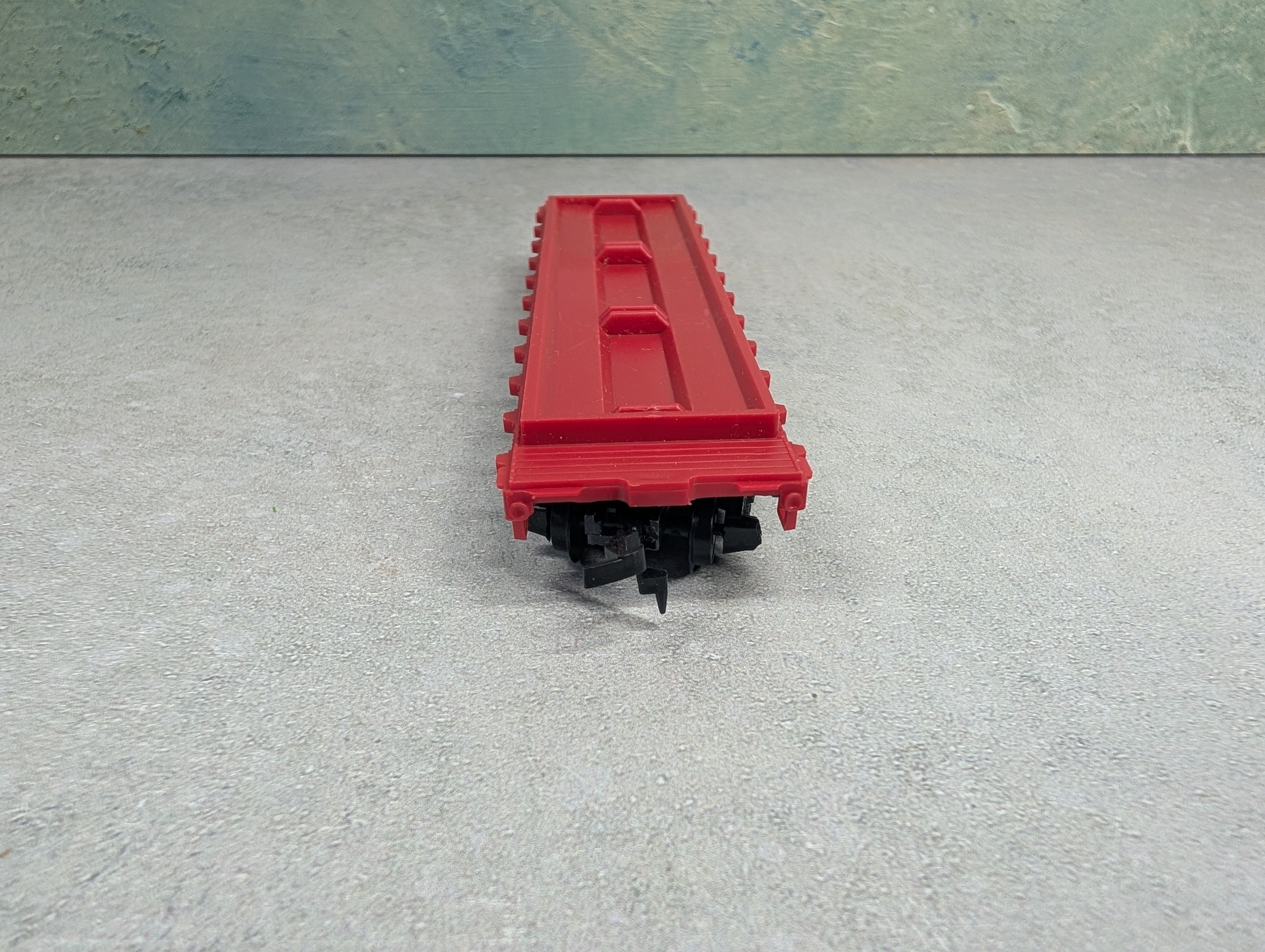 USED Tyco HO Scale 40' Flat Car Great Northern w/ Culvert Pipes