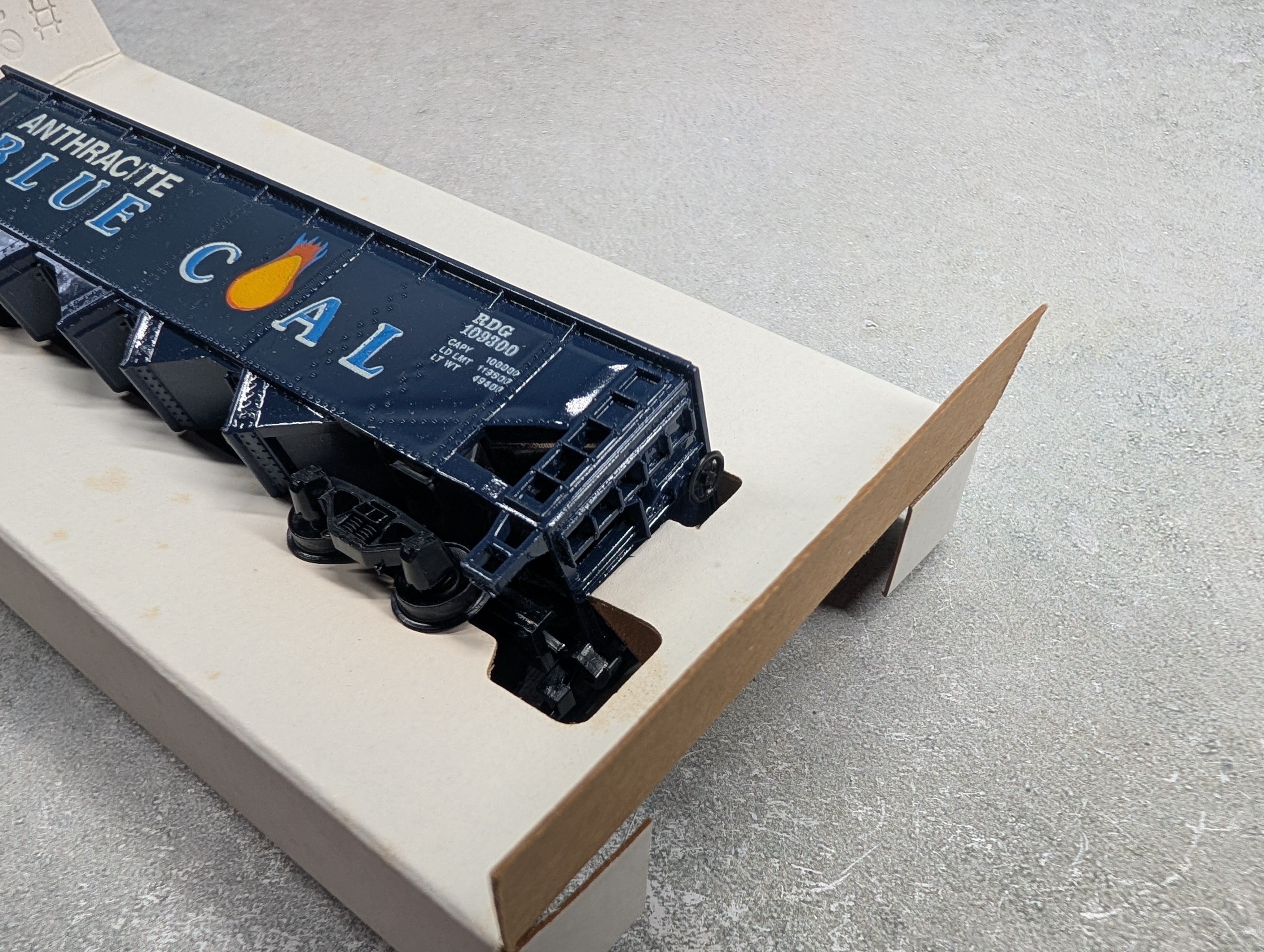USED Tyco 366C HO Scale Billboard Hopper Anthracite Blue Coal RDG #109300