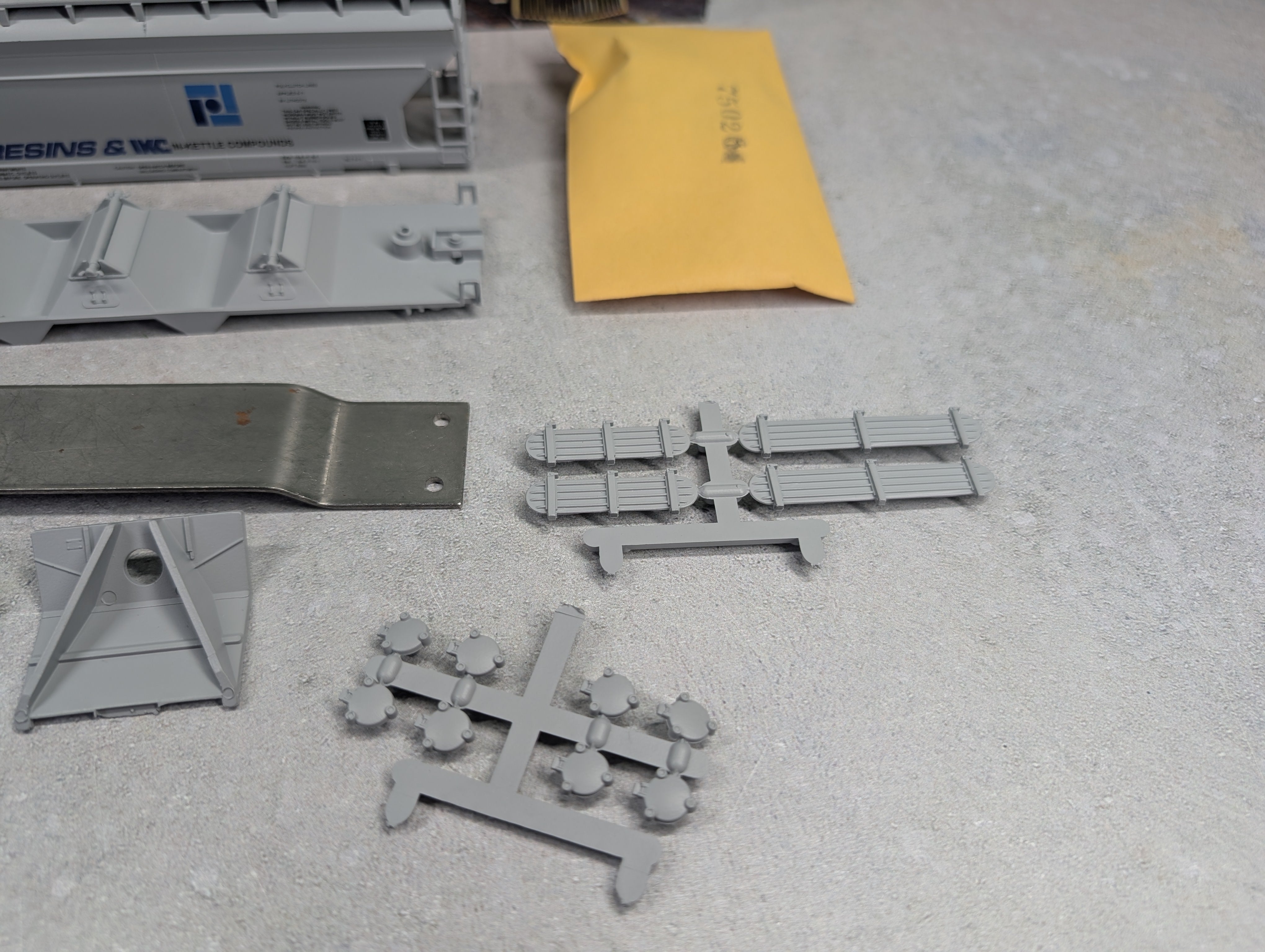 USED Athearn #592-1 HO Scale 55' ACF Center-Flow Hopper Rocor Resins GCX #945482 Bev-Bel KIT