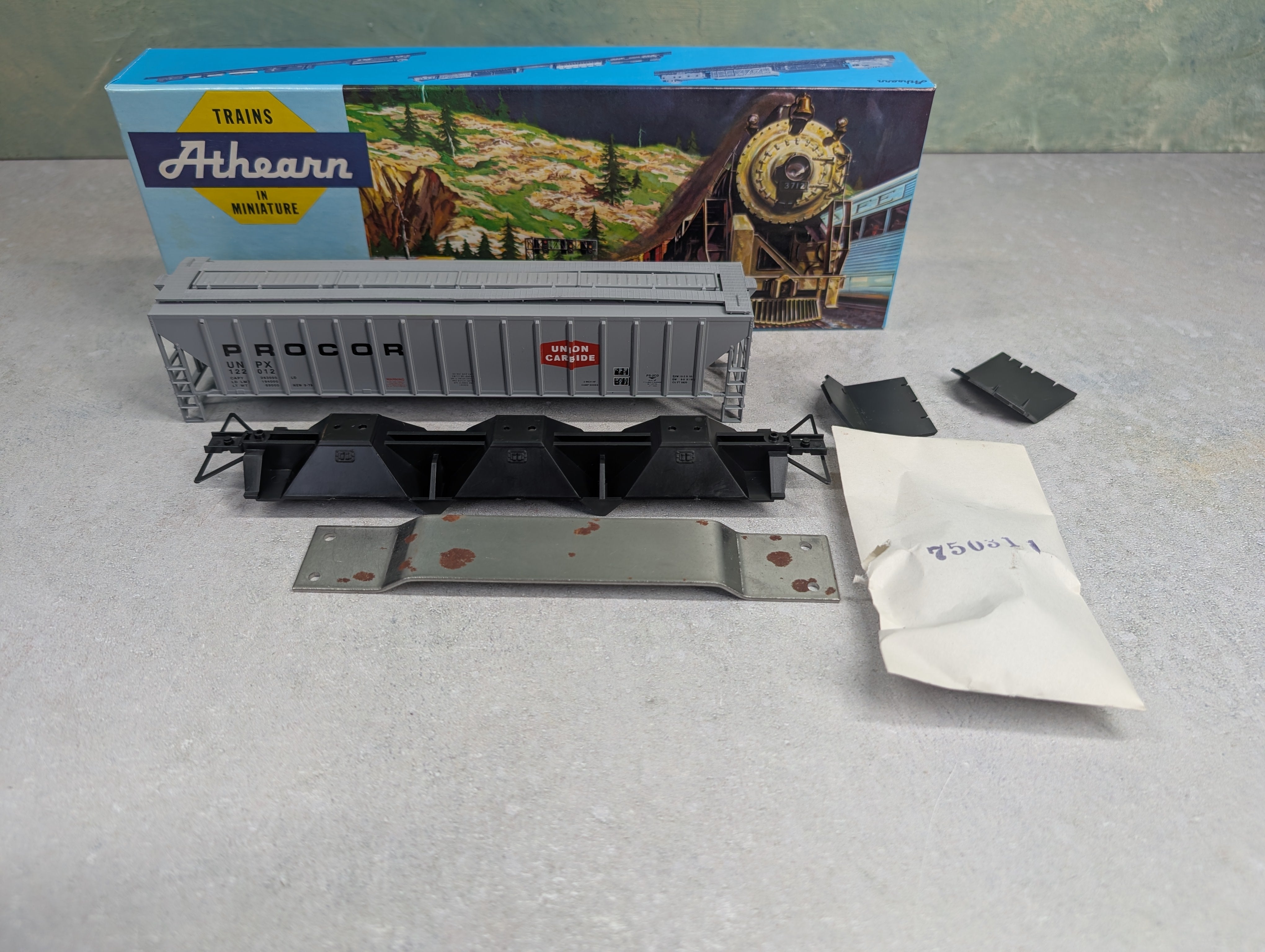 USED Athearn 2231 HO Scale 54' PS Ribside Hopper Union Carbide Procor UNPX #122012 Bev-Bel KIT