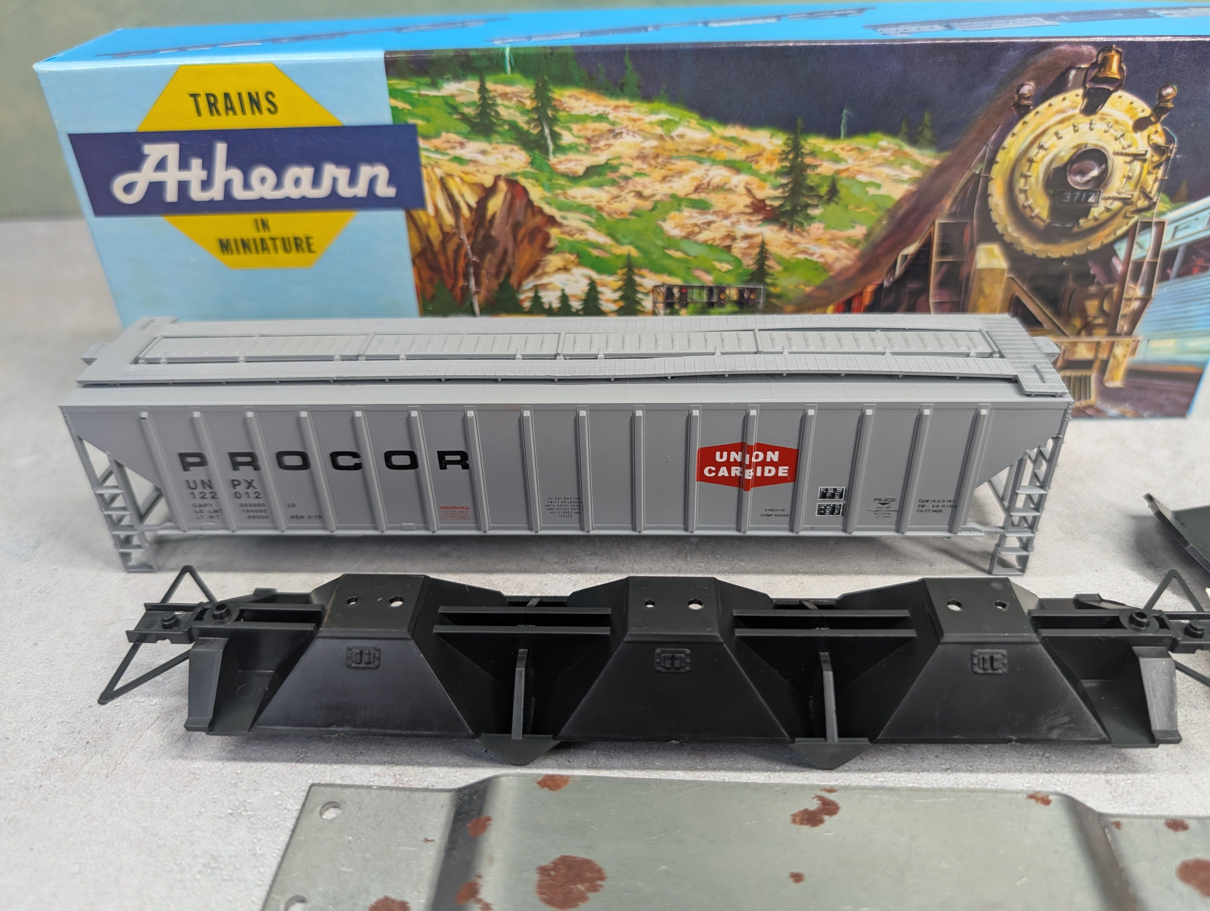 USED Athearn 2231 HO Scale 54' PS Ribside Hopper Union Carbide Procor UNPX #122012 Bev-Bel KIT