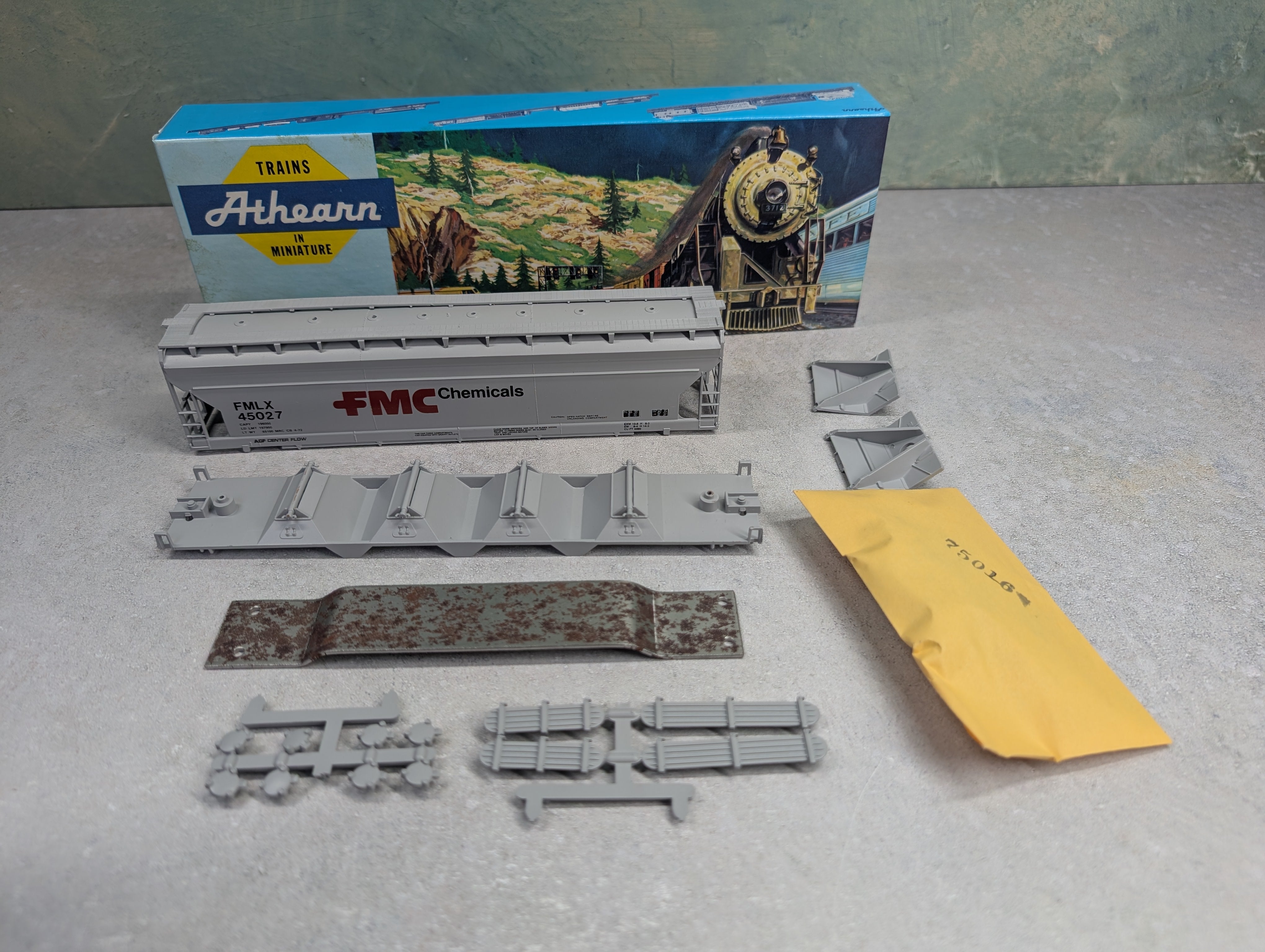 USED Athearn #387-1 HO Scale 55' ACF Center-Flow Hopper FMC Chemicals FMLX #45027 Bev-Bel KIT