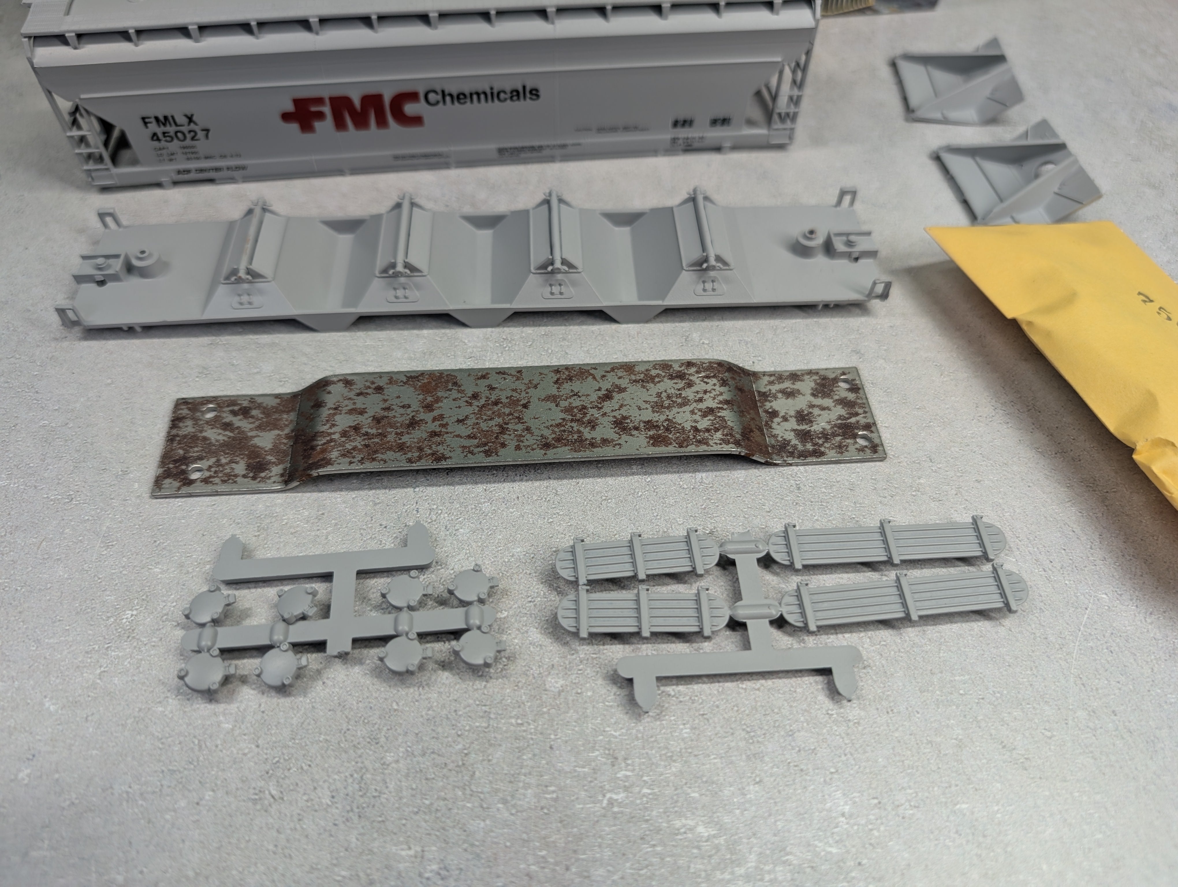 USED Athearn #387-1 HO Scale 55' ACF Center-Flow Hopper FMC Chemicals FMLX #45027 Bev-Bel KIT