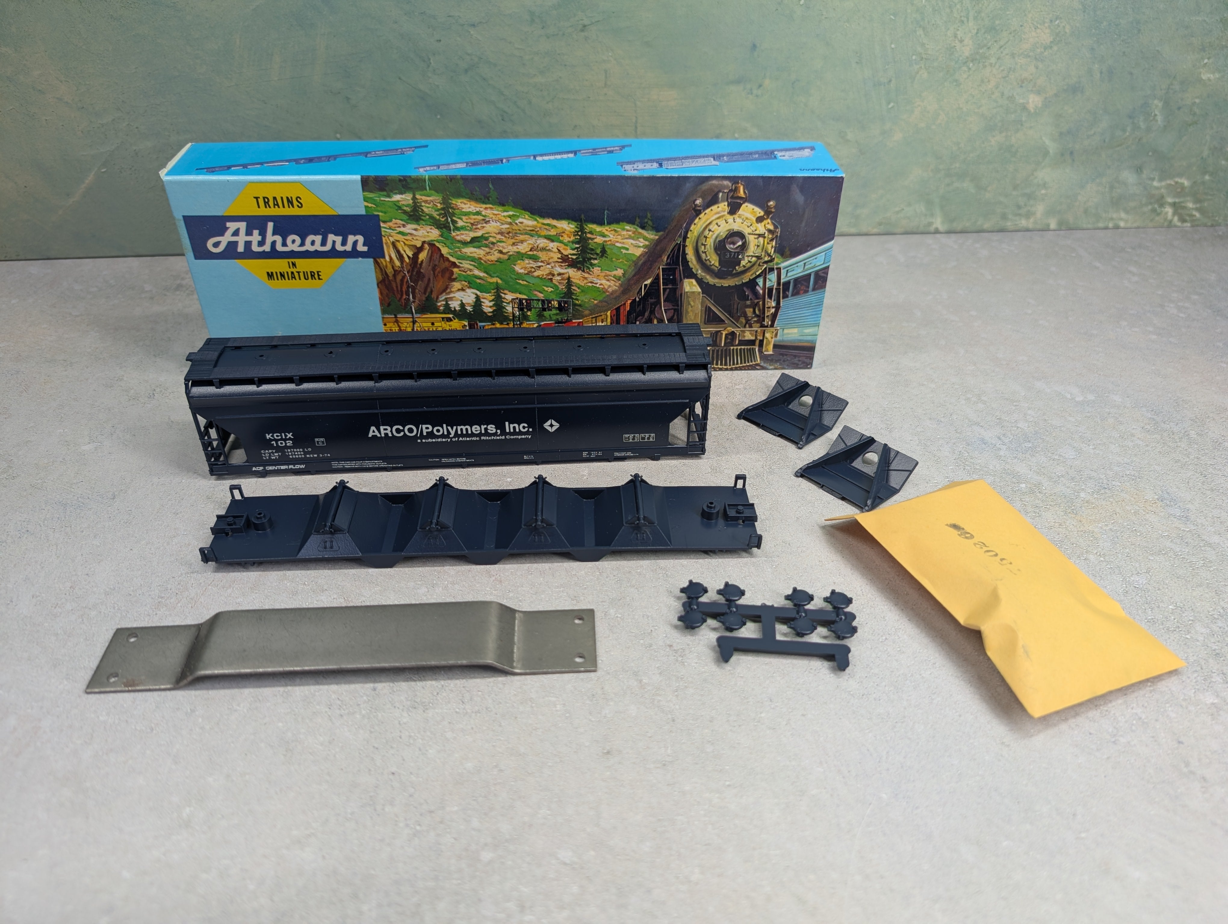 USED Athearn 1990 HO Scale 55' ACF Center-Flow Hopper Arco Polymers KCIX #102 Bev-Bel KIT