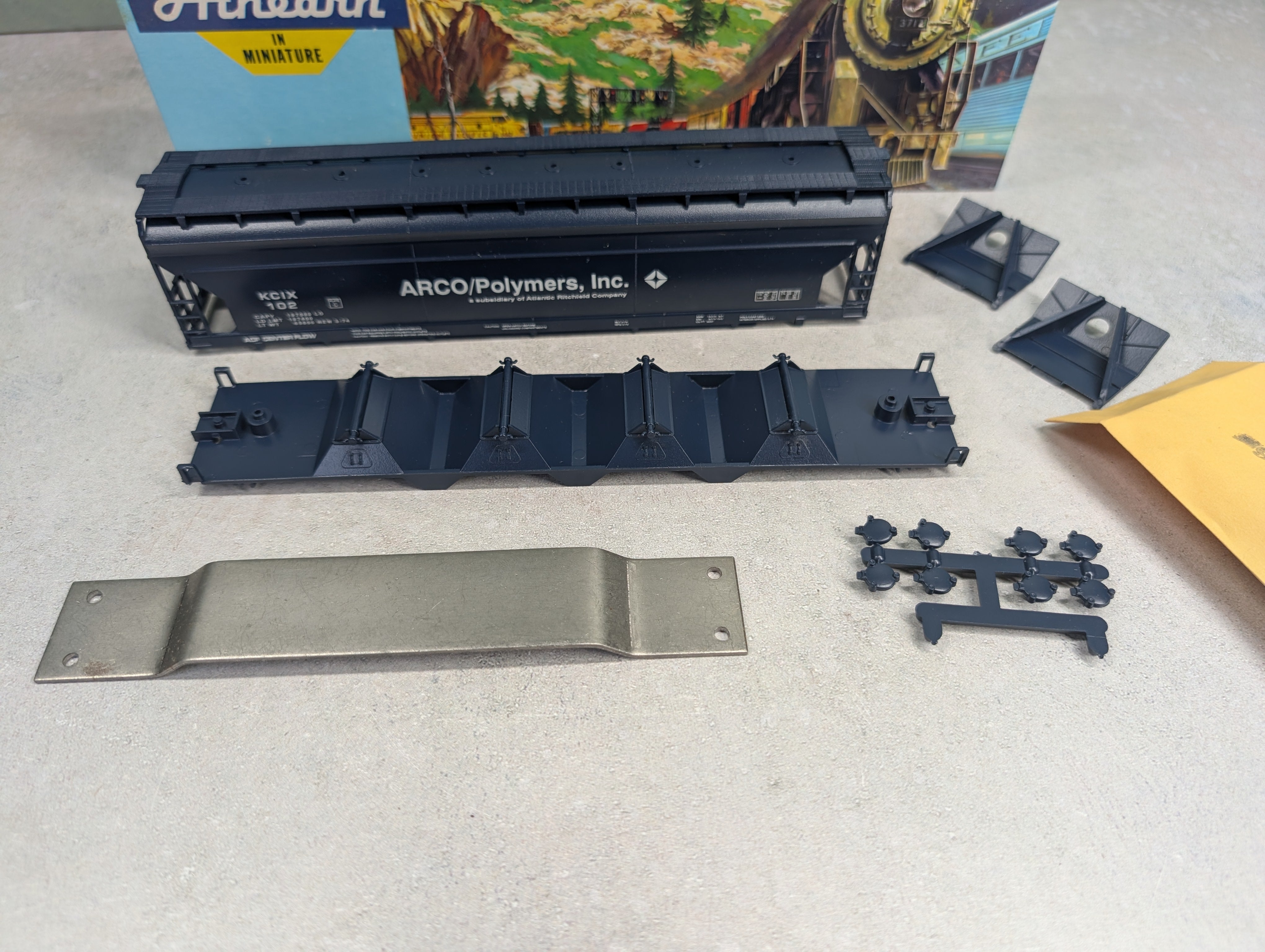 USED Athearn 1990 HO Scale 55' ACF Center-Flow Hopper Arco Polymers KCIX #102 Bev-Bel KIT