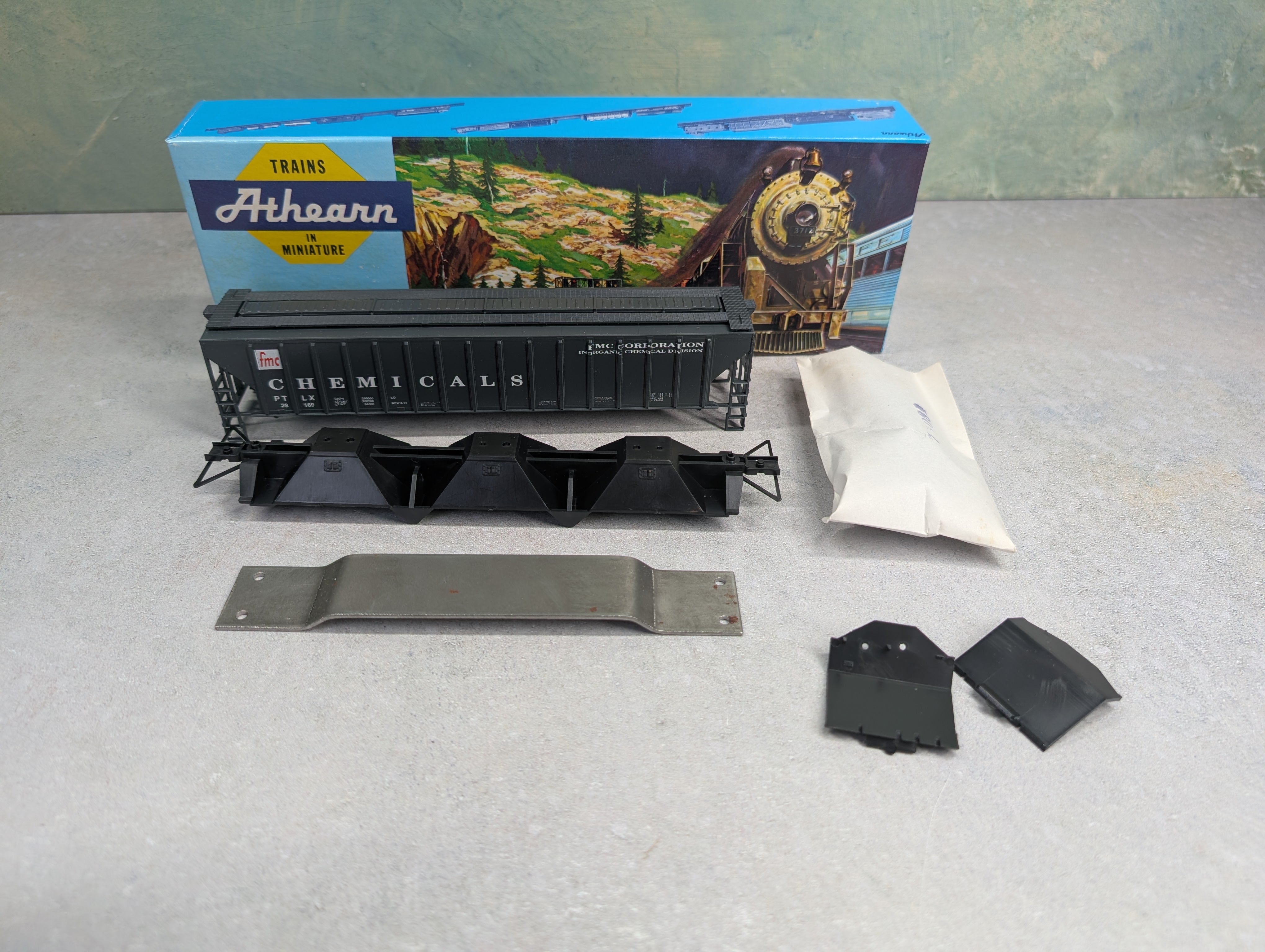 USED Athearn 2229 HO Scale 54' PS Ribside Hopper FMC Chemicals PTLX #28169 Bev-Bel KIT