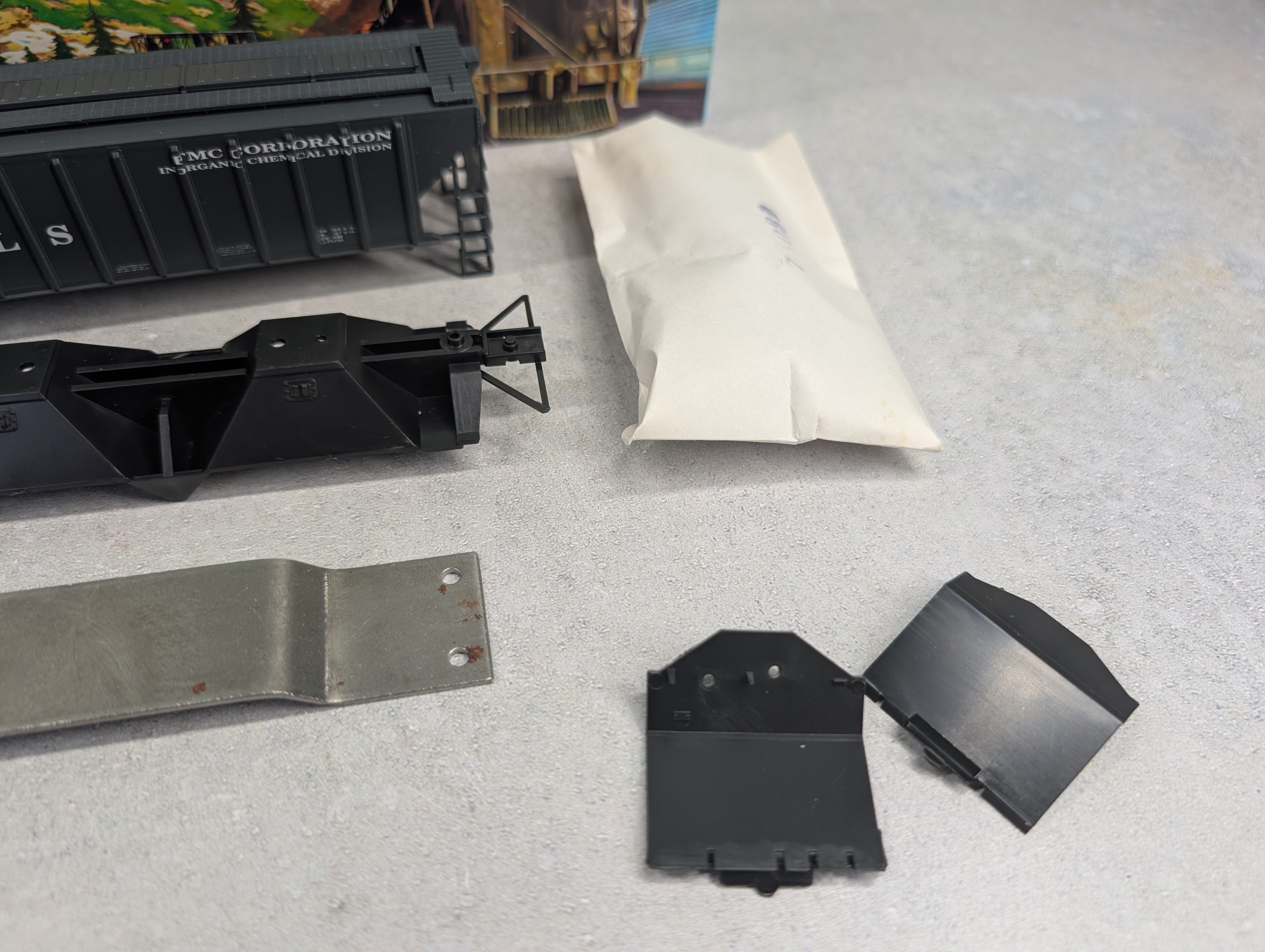 USED Athearn 2229 HO Scale 54' PS Ribside Hopper FMC Chemicals PTLX #28169 Bev-Bel KIT