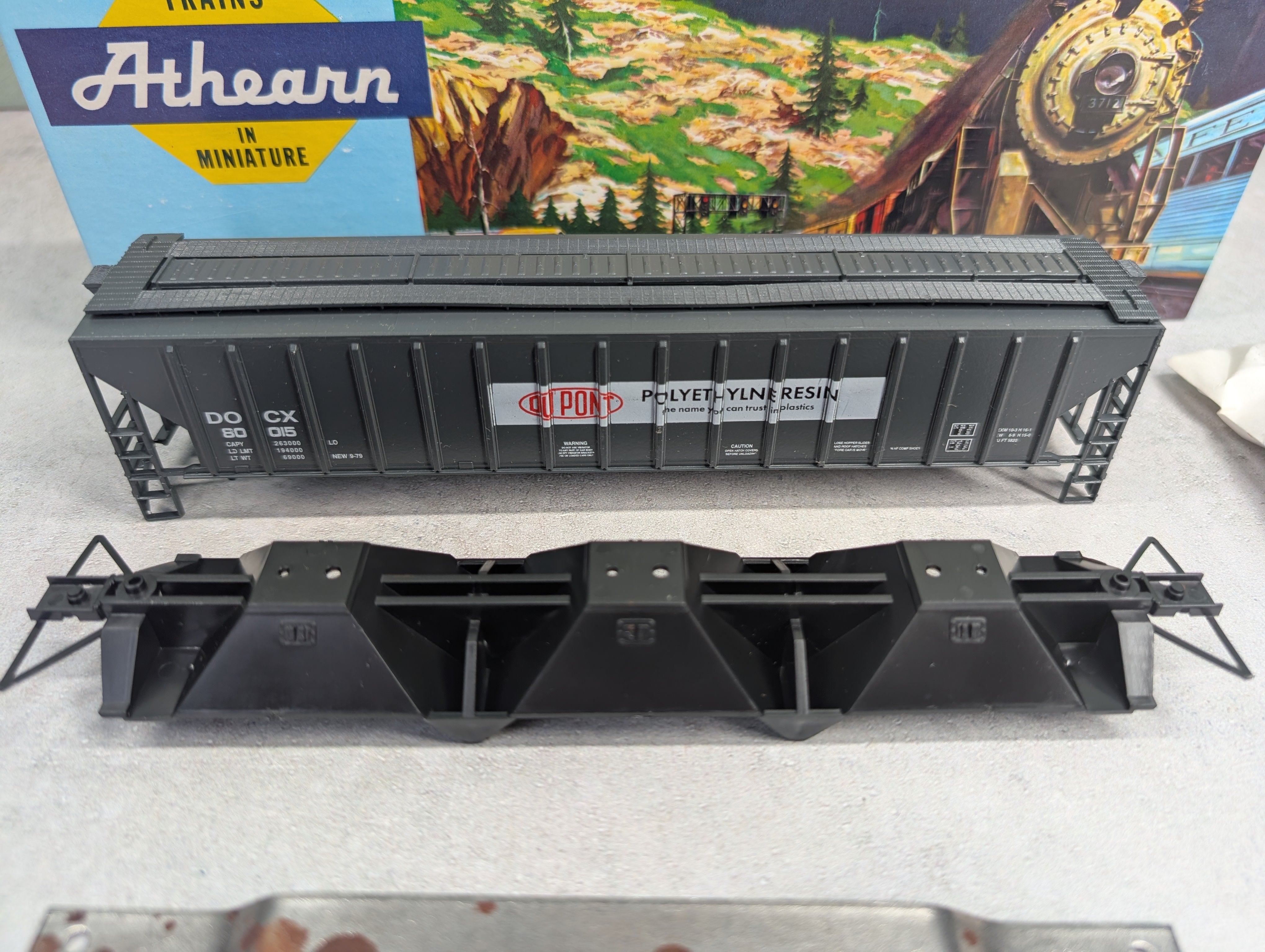 USED Athearn 2234 HO Scale 54' PS Ribside Hopper Dupont DOCX #80015 Bev-Bel KIT